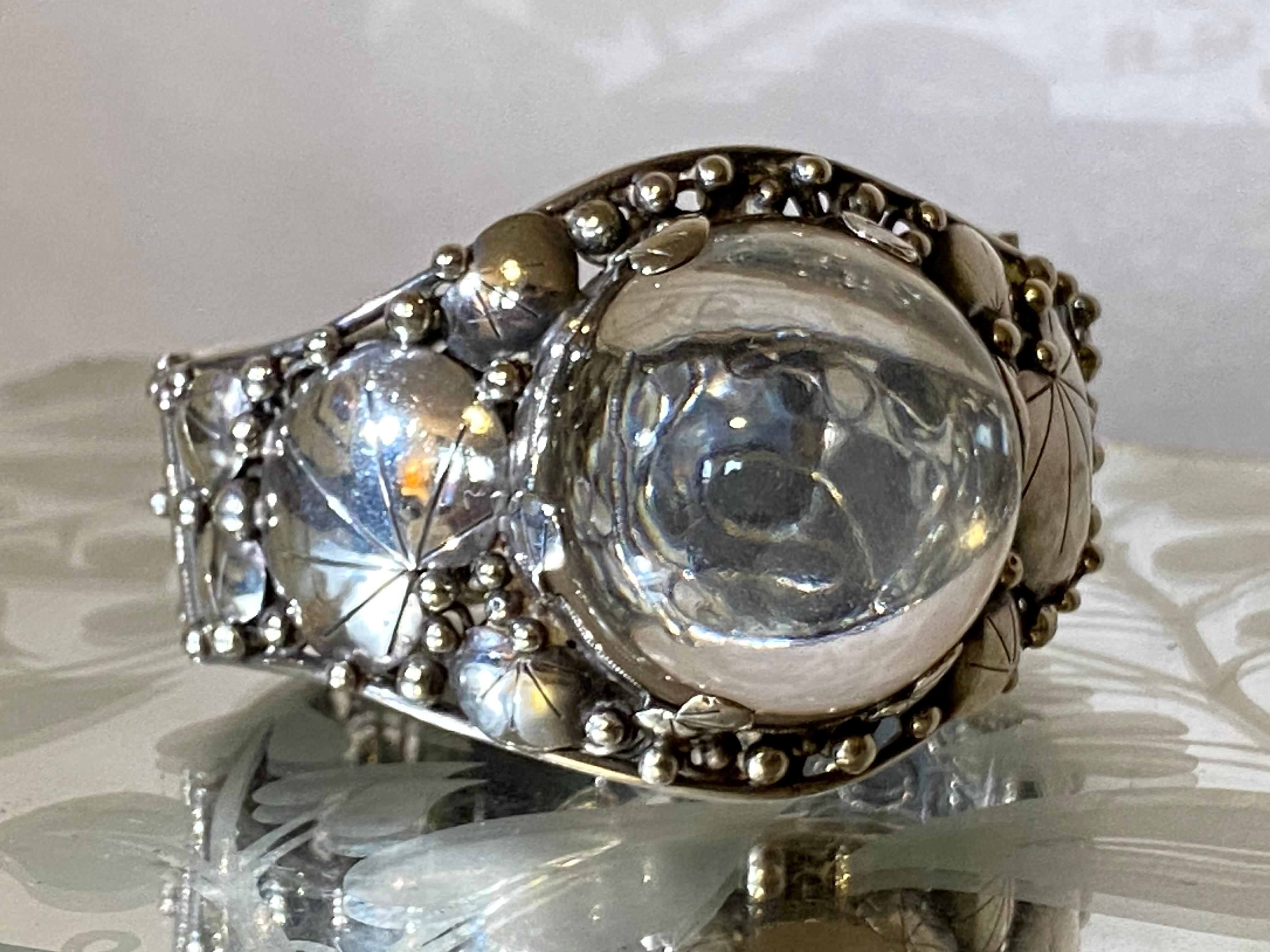 Mary Gage Bracciale grande in sterling e cristallo di rocca con pietra cabochon in stile Art Déco in vendita 1