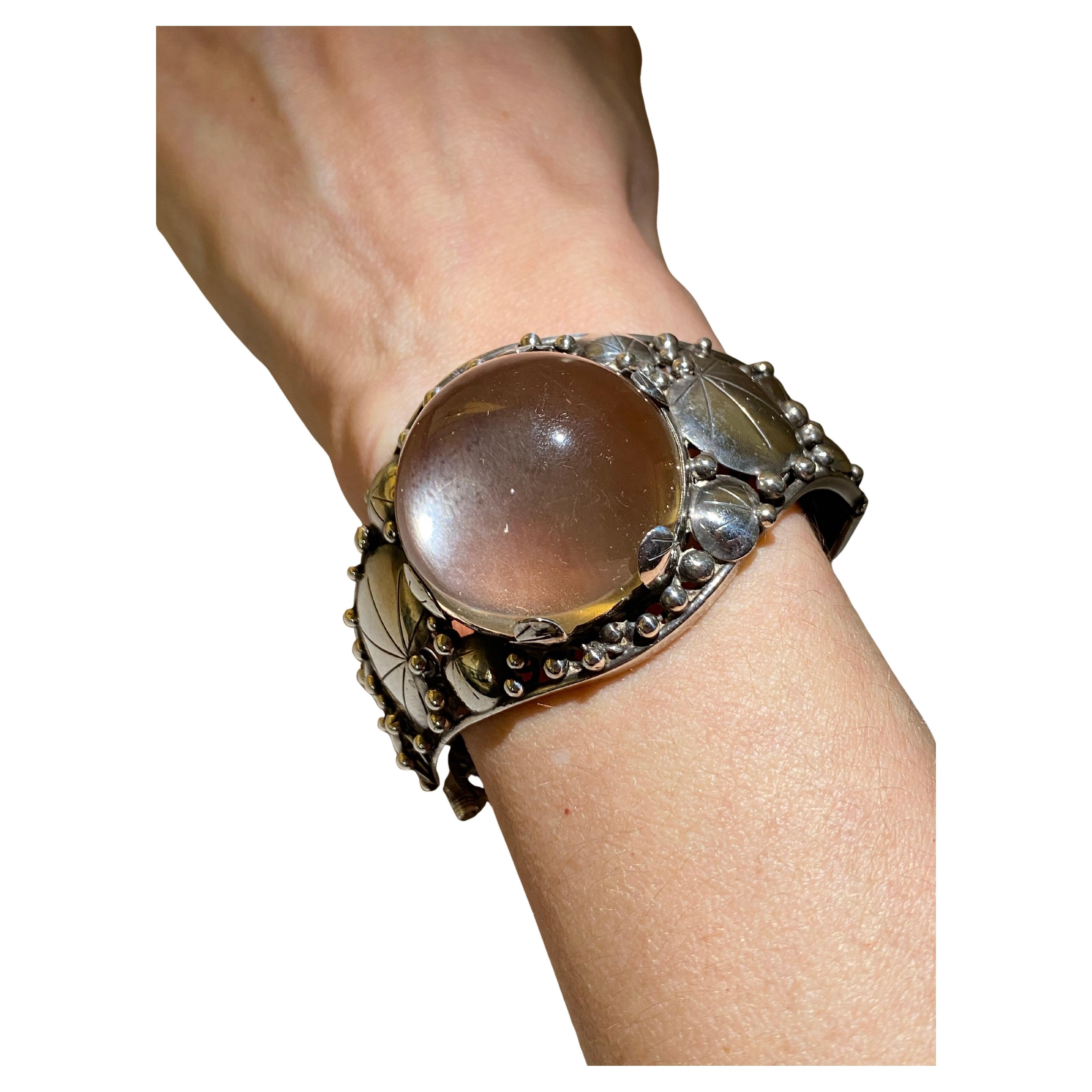 Mary Gage Bracciale grande in sterling e cristallo di rocca con pietra cabochon in stile Art Déco in vendita
