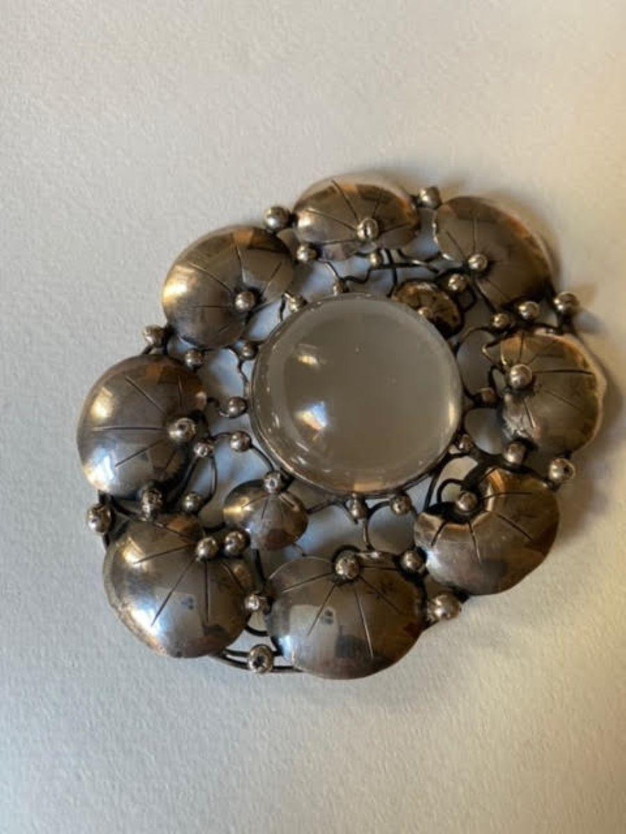 Mary Gage Sterling Silver Brooch with Rock Crystal Cabochon


Handmade extra. large brooch in a seldom seen Lily Pad design with rock crystal cabochon. Exquisite detail with gorgeous patina. This sterling silver brooch is in excellent