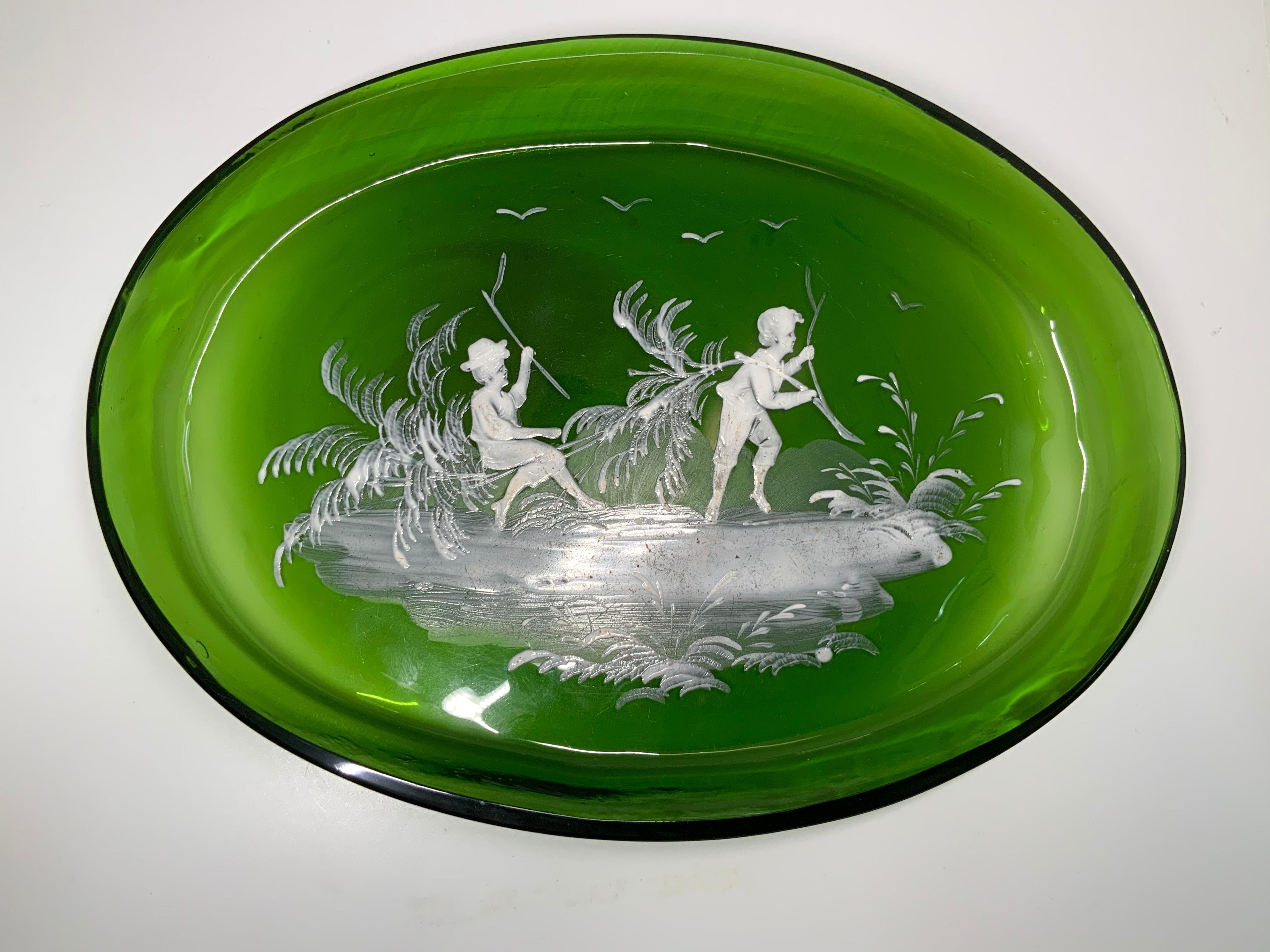 Mary Gregory Emerald Green Glass Hand Painted Enamel Large Oval Plate In Good Condition In Guaynabo, PR