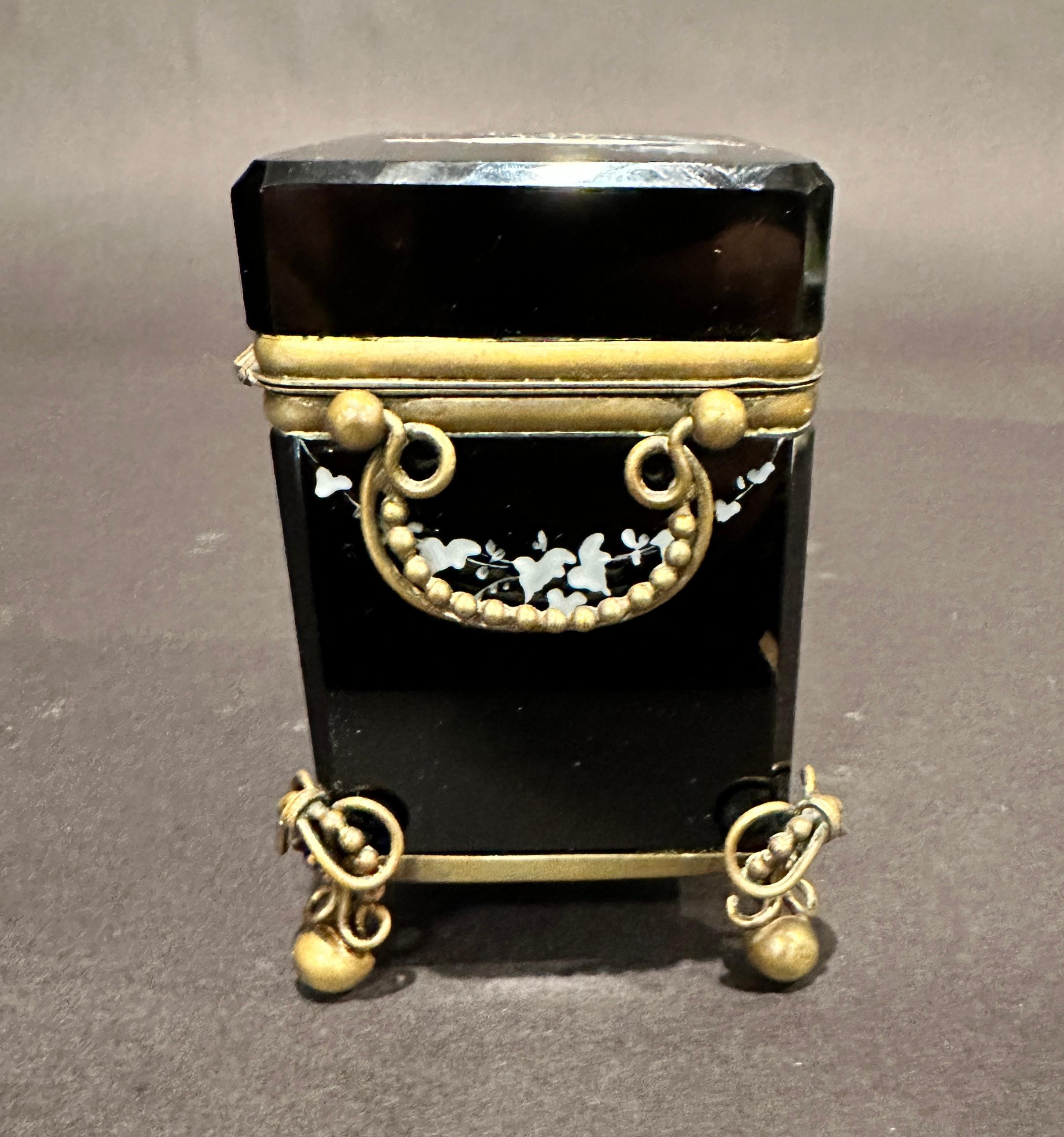 Mary Gregory Painted Black Glass Perfume Box In Good Condition For Sale In Norwood, NJ