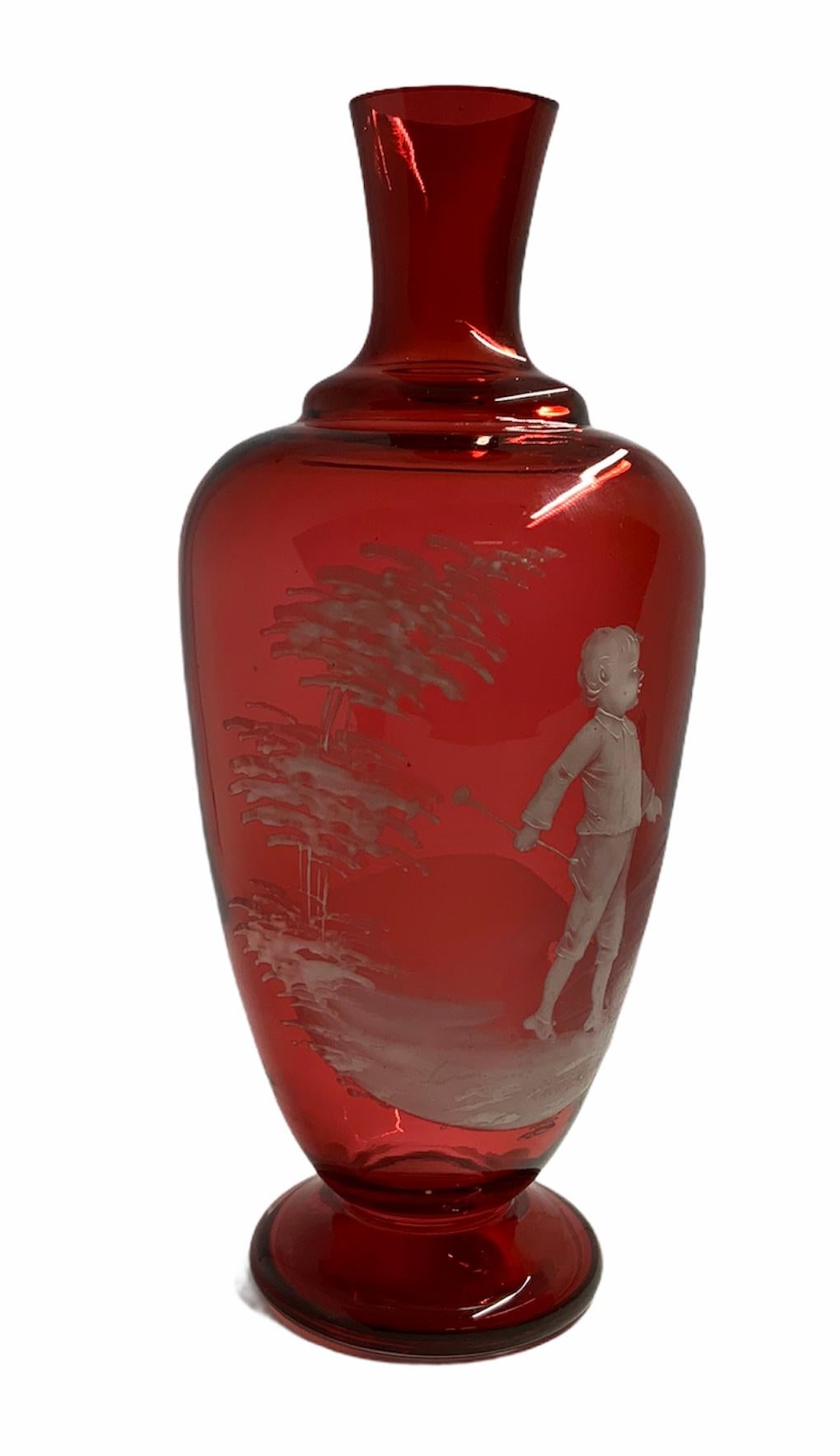 Mary Gregory Rote Glasvase mit Knospenmotiv (Viktorianisch) im Angebot