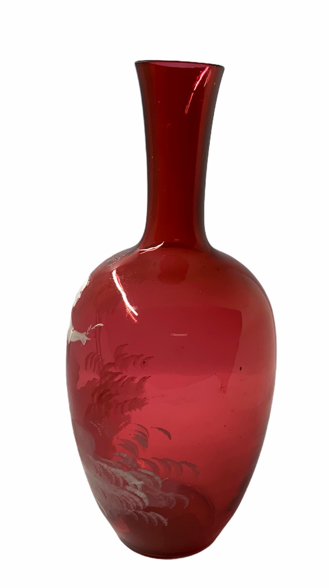 Américain Vase à bourgeons unique en verre rouge Mary Gregory en vente