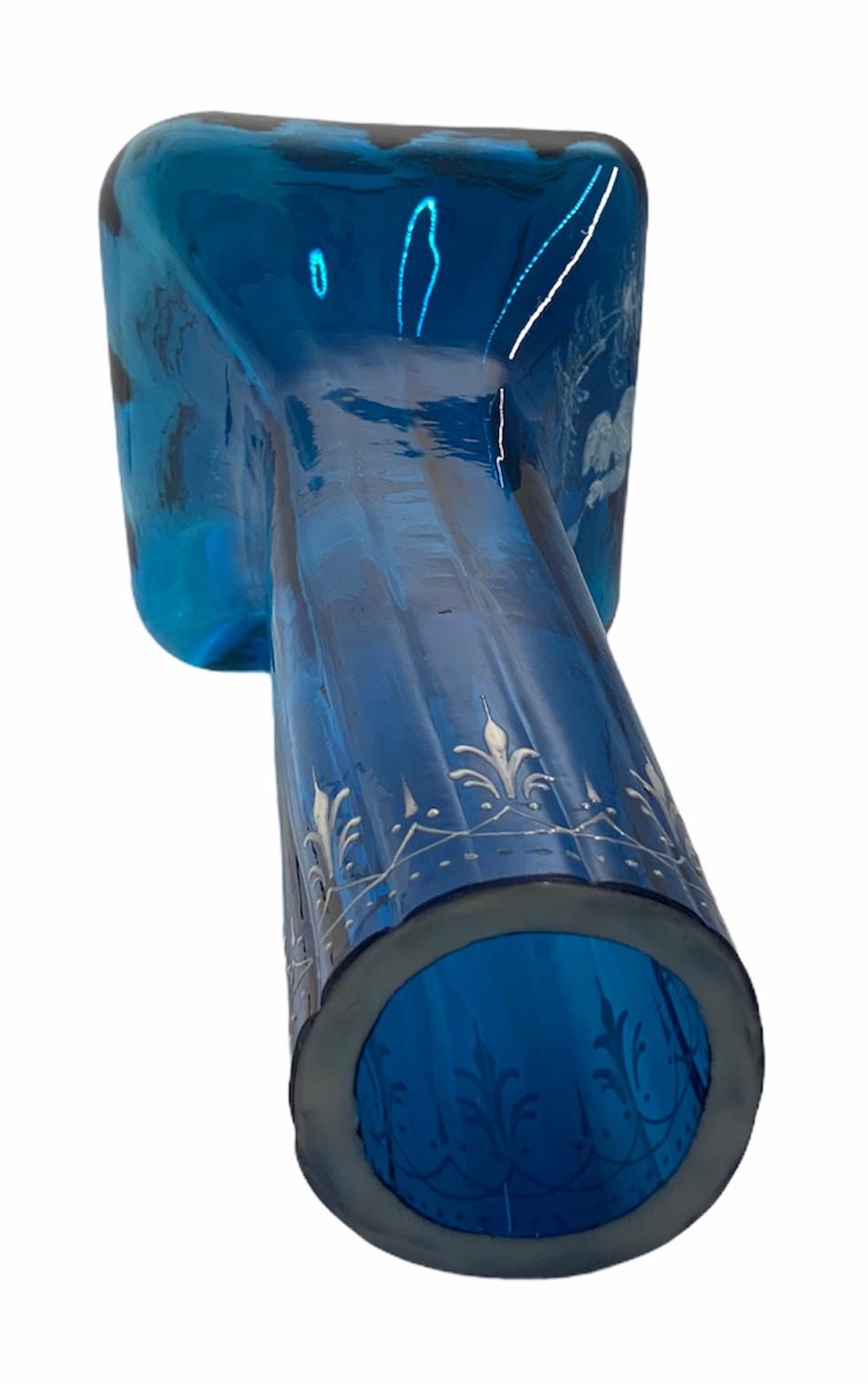 Émaillé Vase en verre bleu royal Mary Gregory en vente