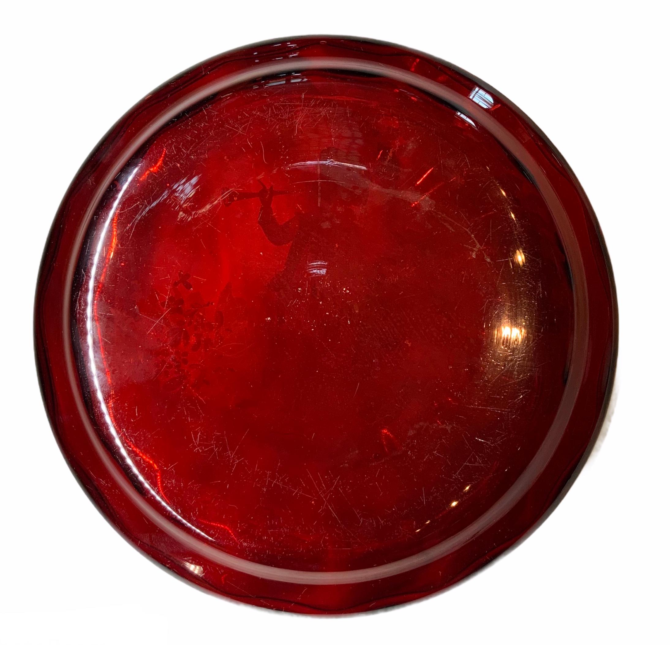 Victorien Assiette en verre émaillé de couleur rouge rubis Mary Gregory en vente