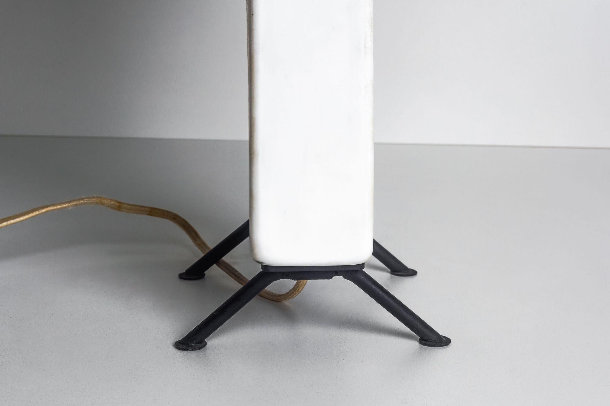Mary Hughes Sea Shell Table Top Lamp In Good Condition For Sale In Chicago, IL