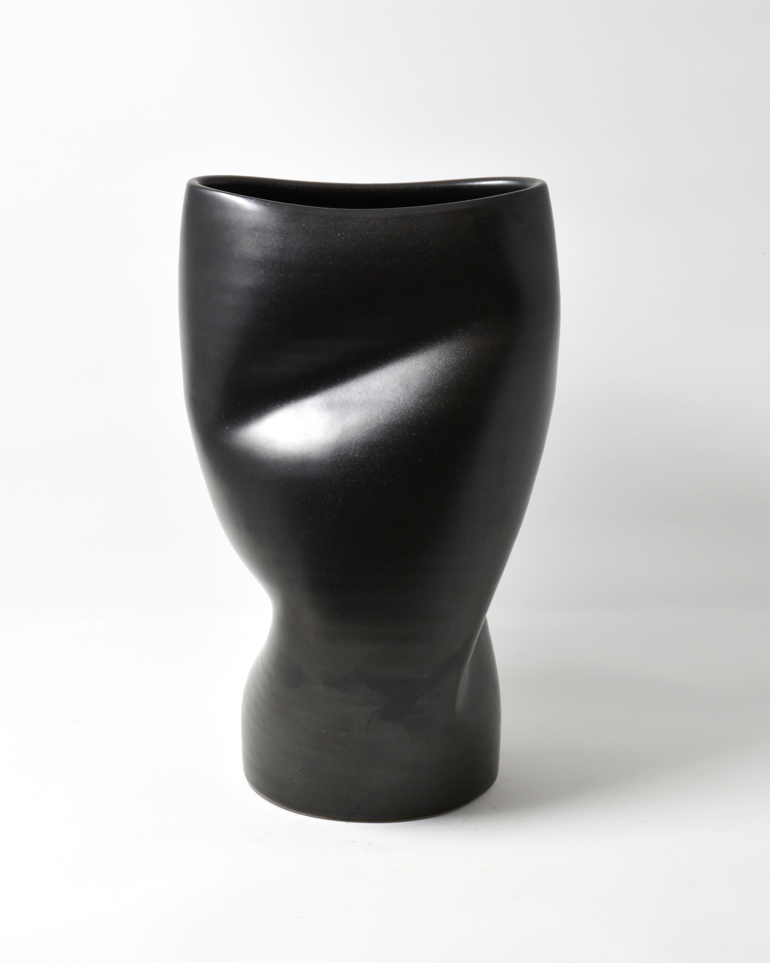 Black Crush - Vase en céramique noire et porcelaine