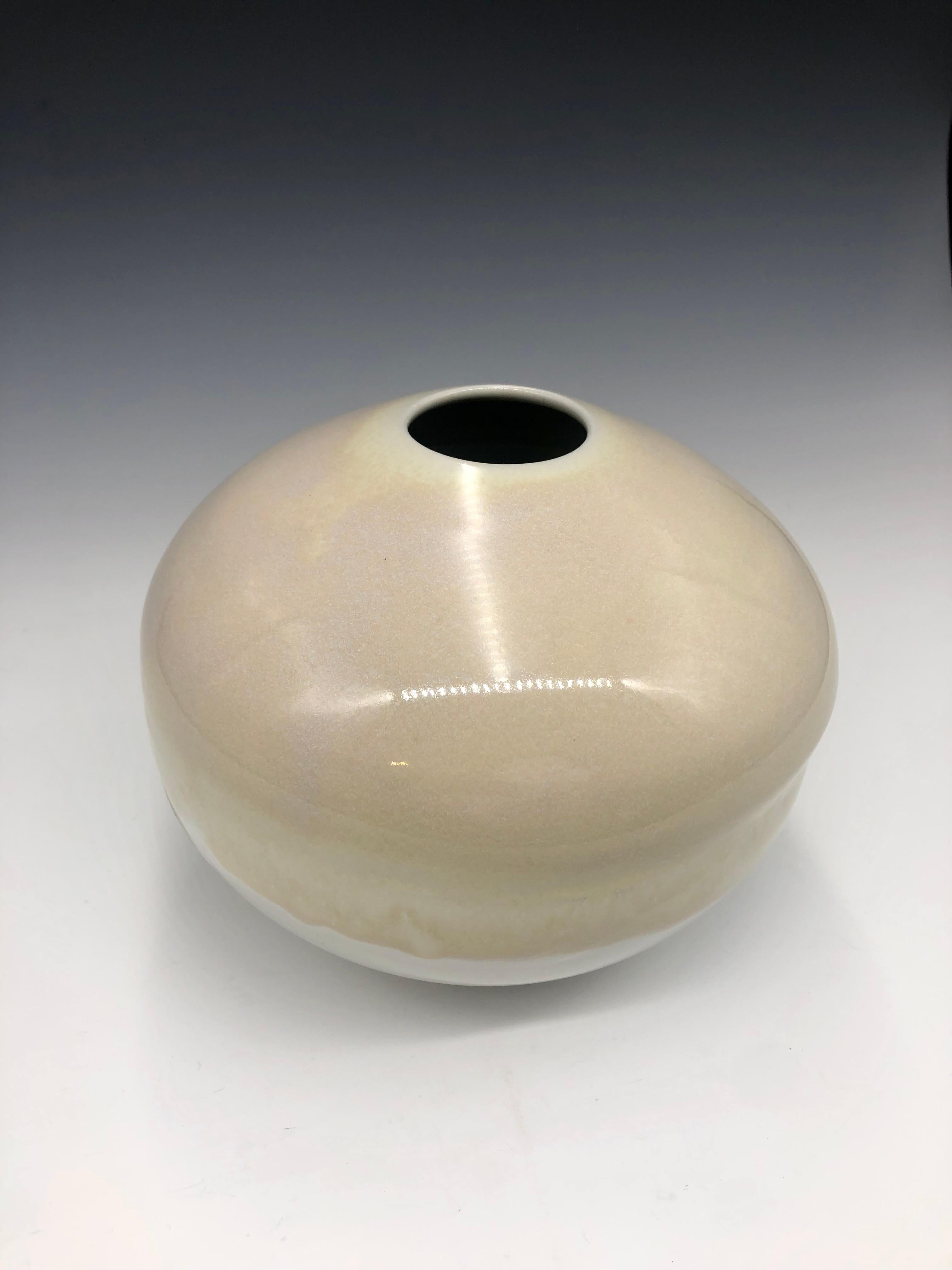 Cream String - Porcelain Vase Sculpture For Sale 1