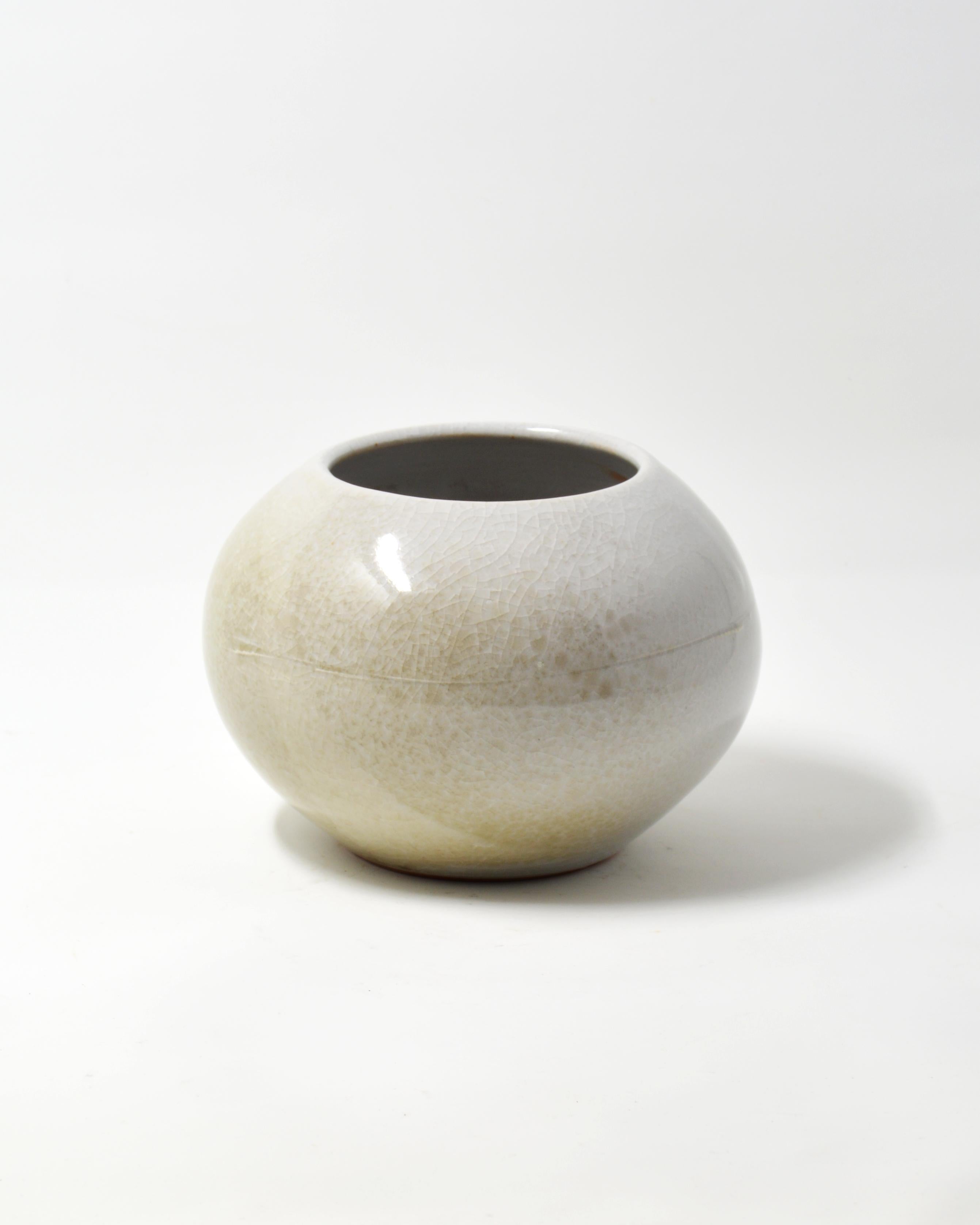 Grey String - Porcelain Vase Sculpture - Gray Still-Life Sculpture by Mary Jaffe
