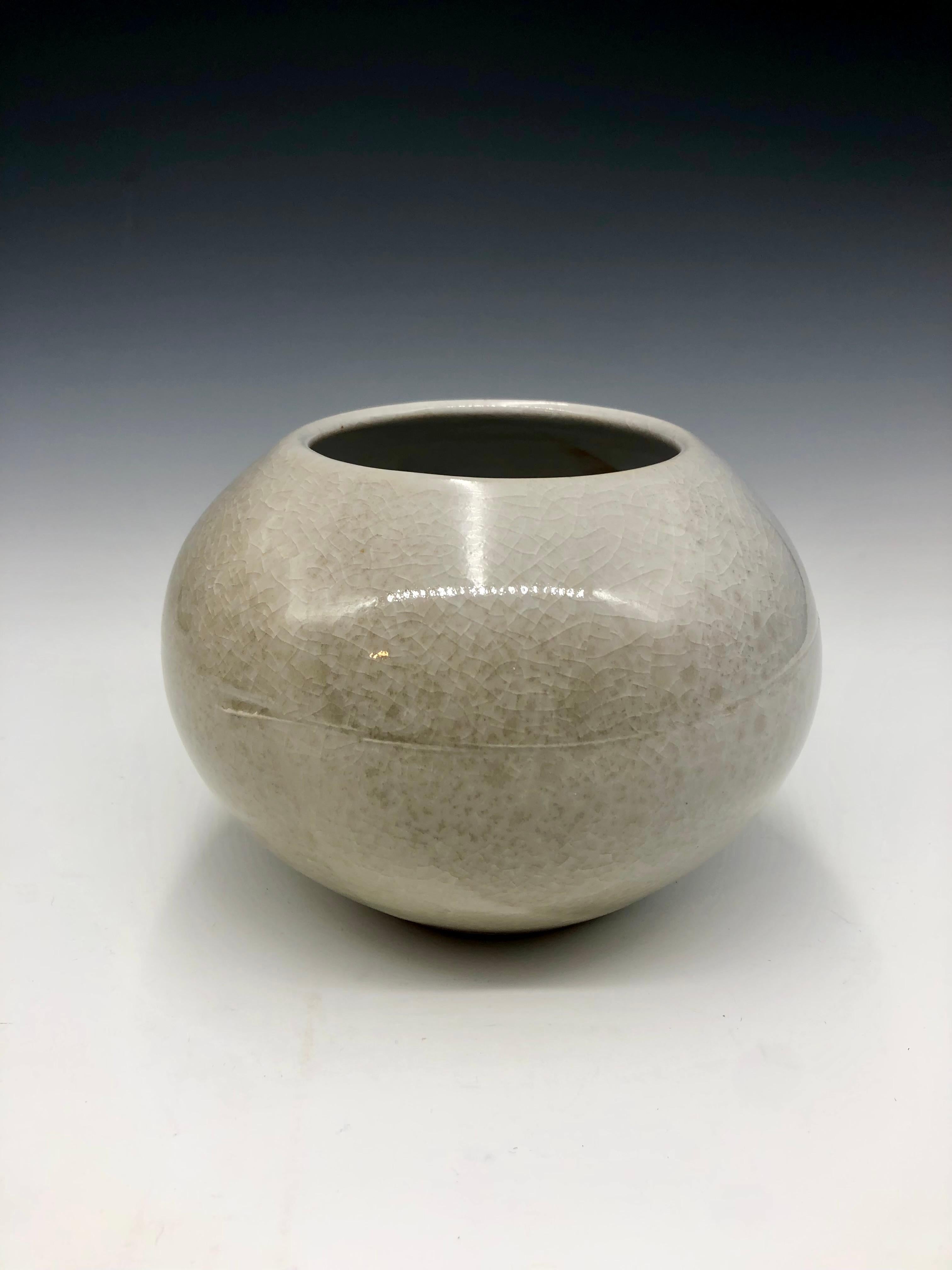 Grey String - Porcelain Vase Sculpture For Sale 1