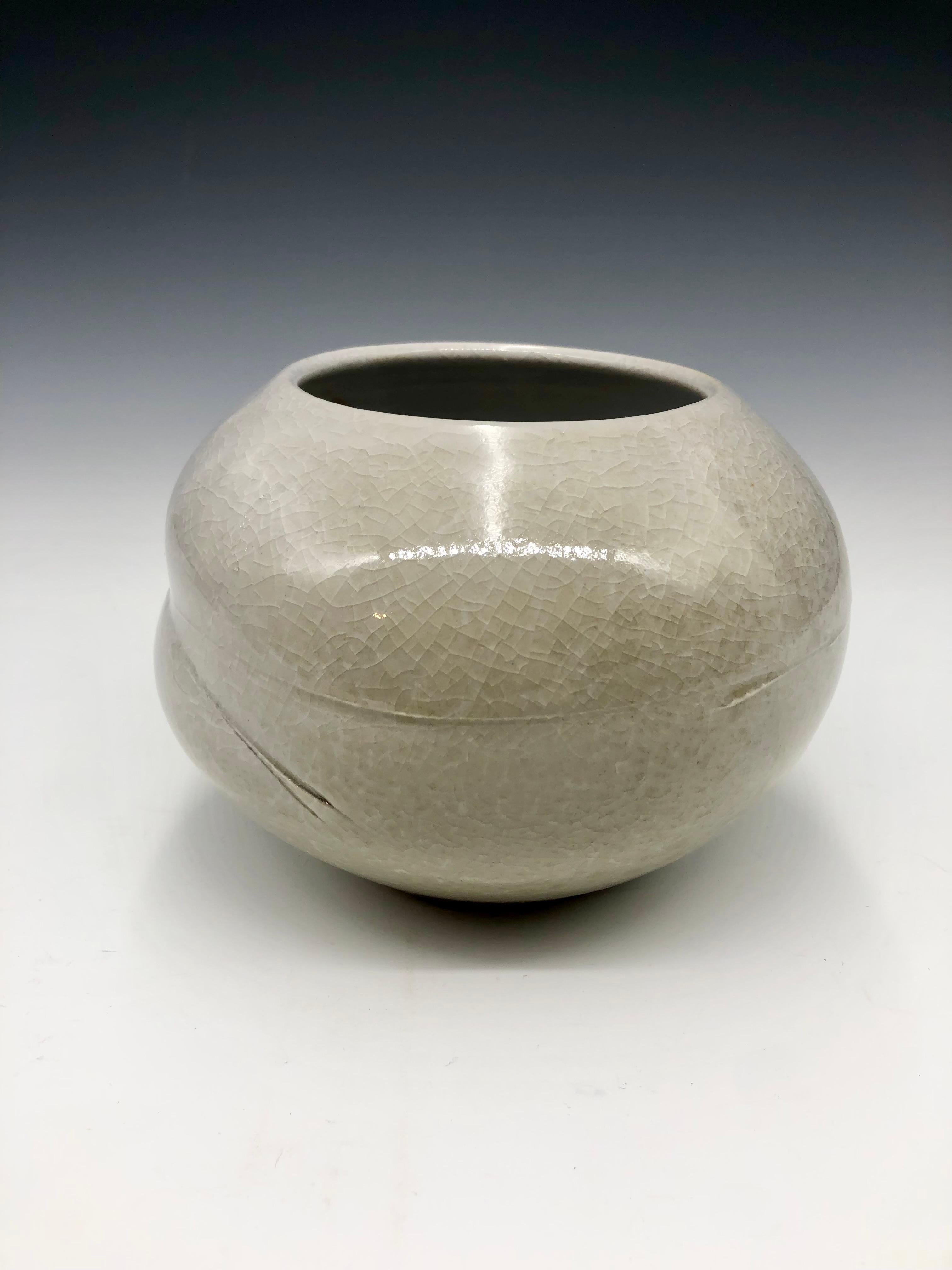 Grey String - Porcelain Vase Sculpture For Sale 2