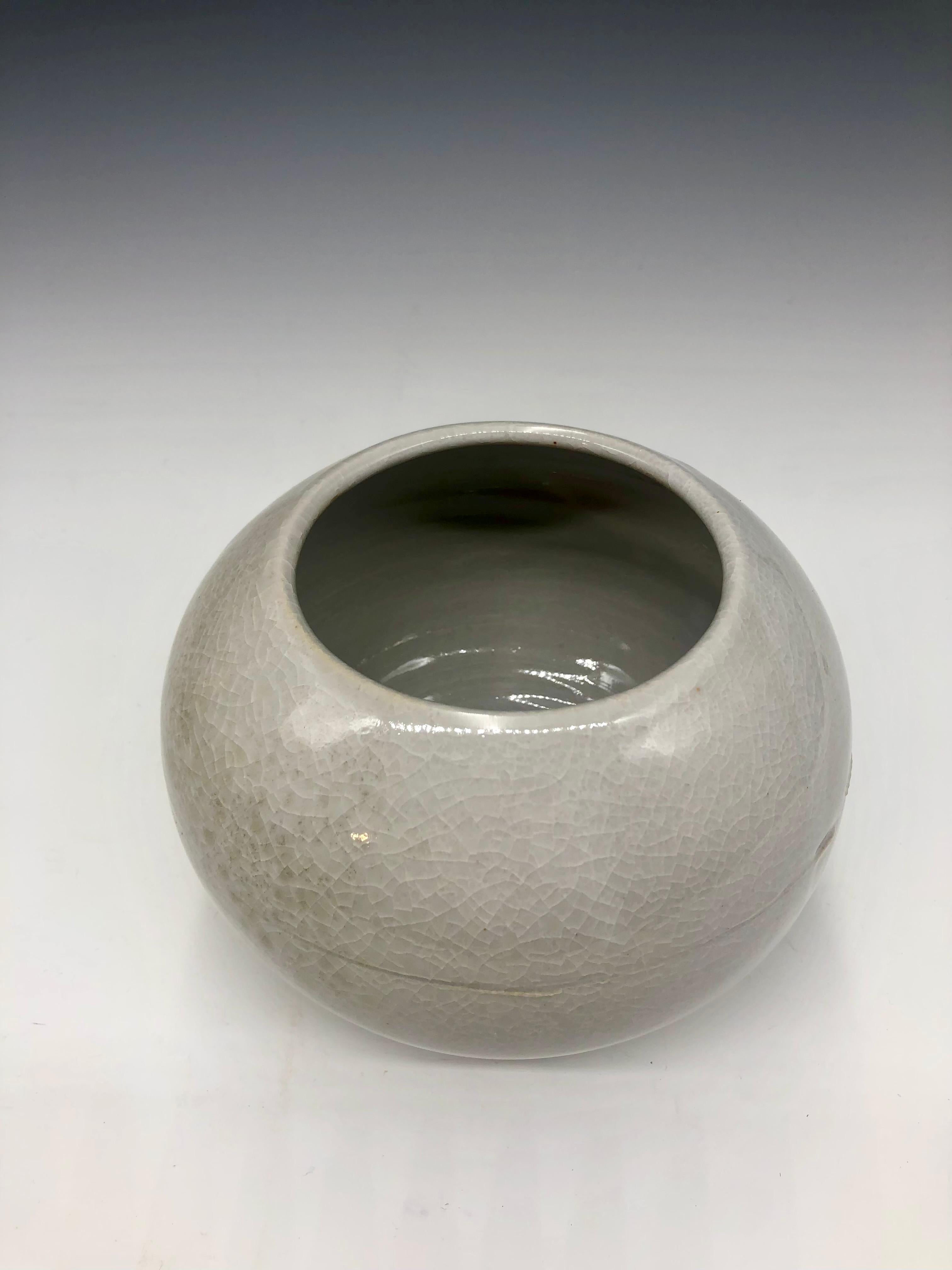 Grey String - Porcelain Vase Sculpture For Sale 3