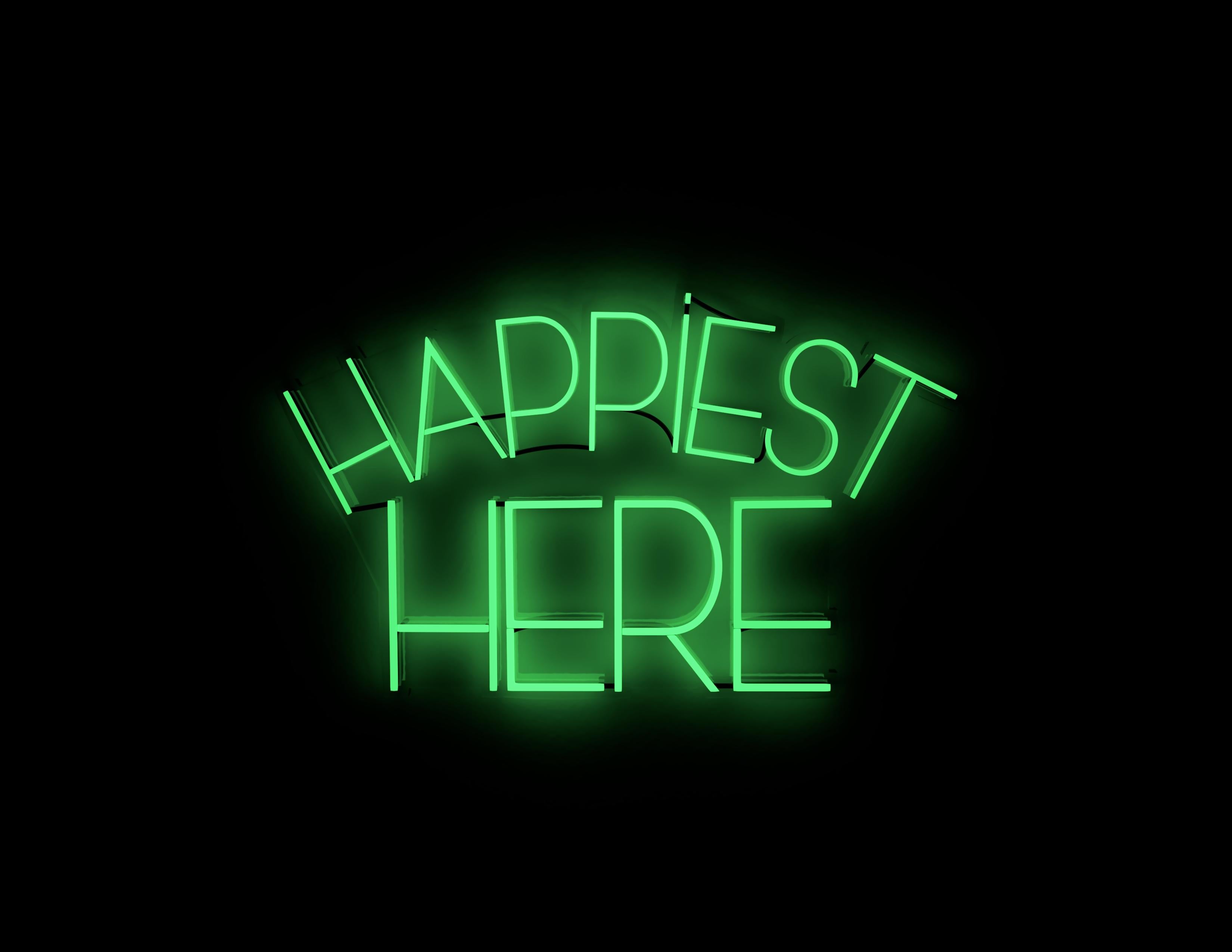 here Happiest hier – neonfarbene Kunstwerke – Mixed Media Art von Mary Jo McGonagle