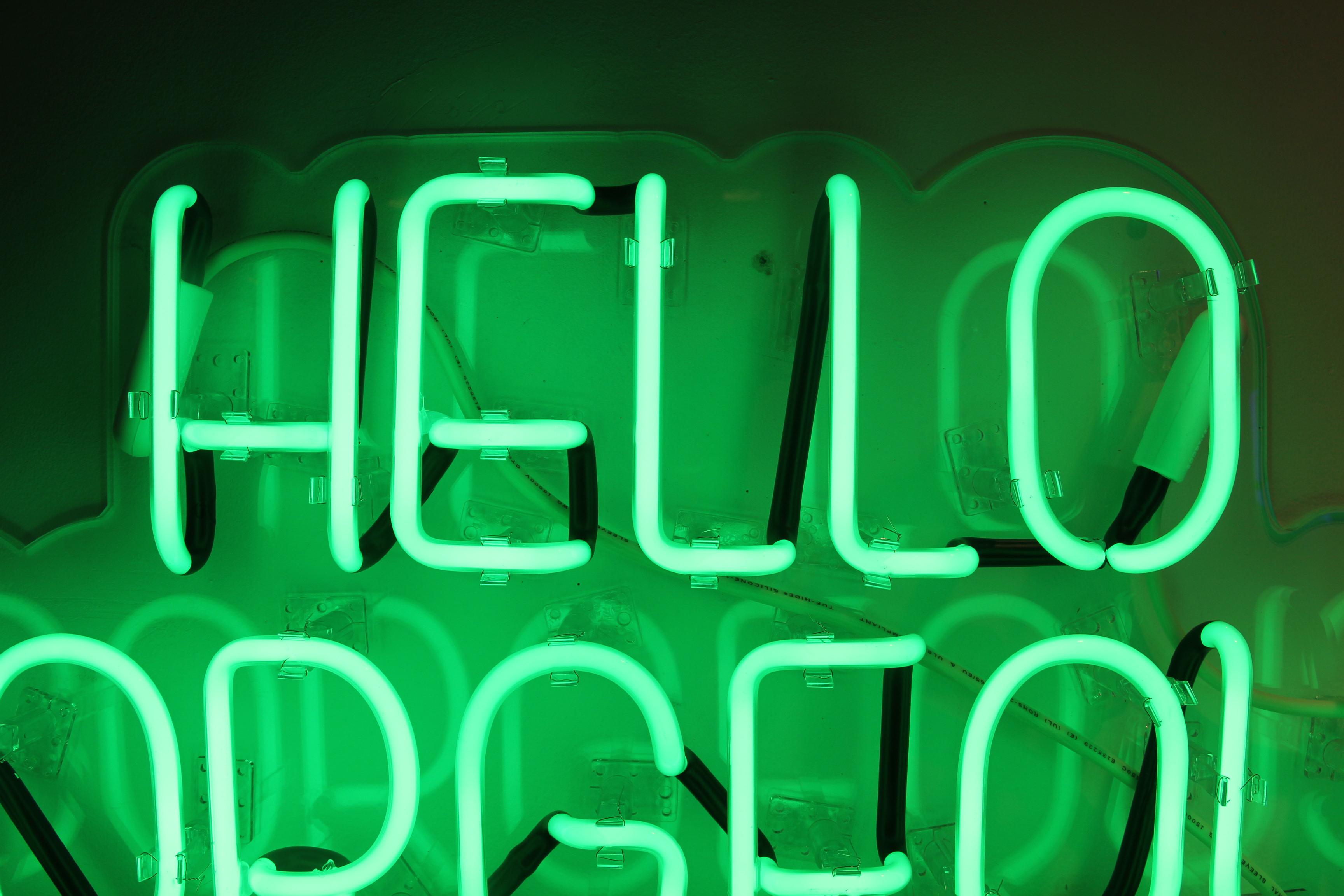 Hello gorgeous – neonfarbene Kunstwerke im Angebot 7