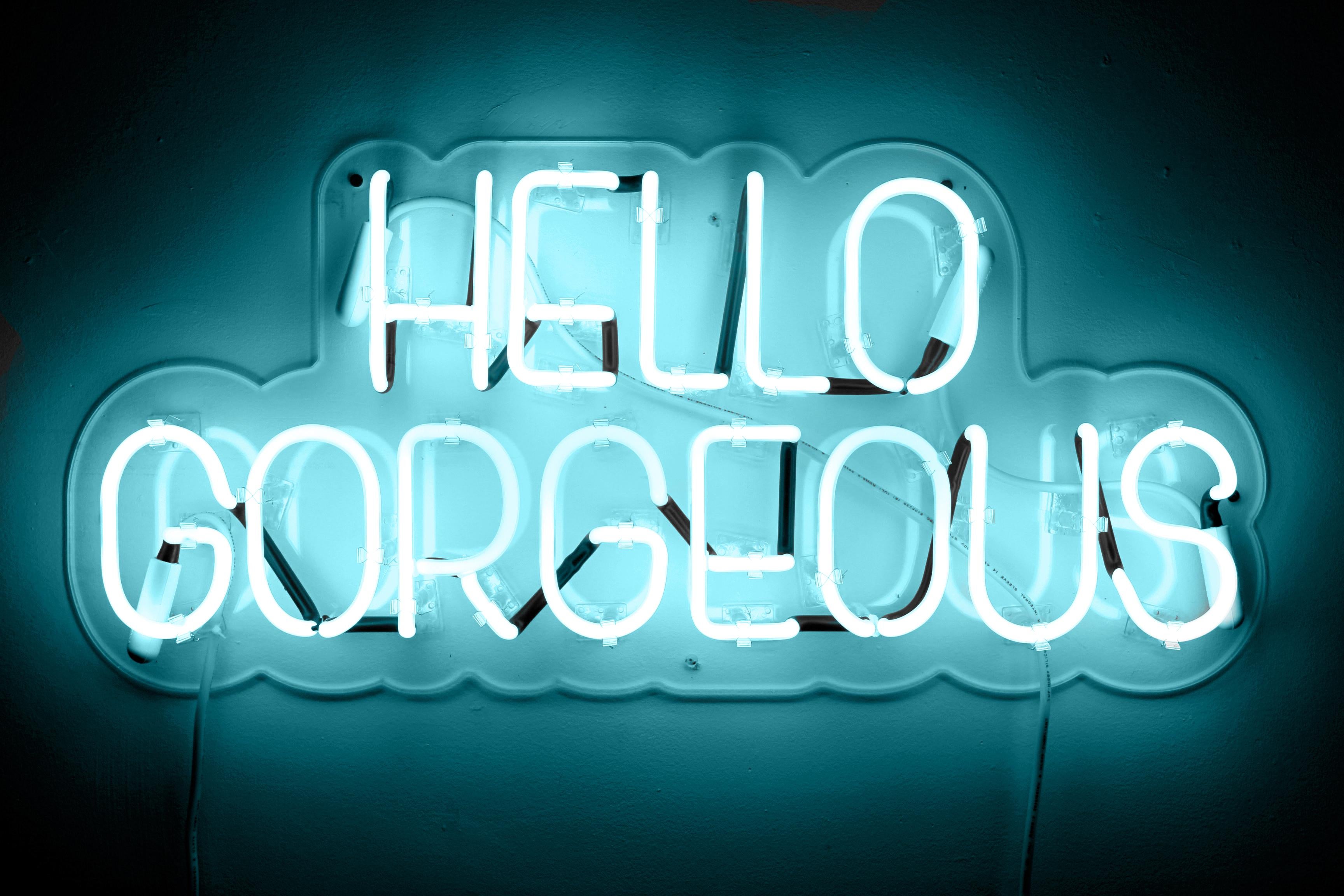 Hello gorgeous – neonfarbene Kunstwerke im Angebot 3