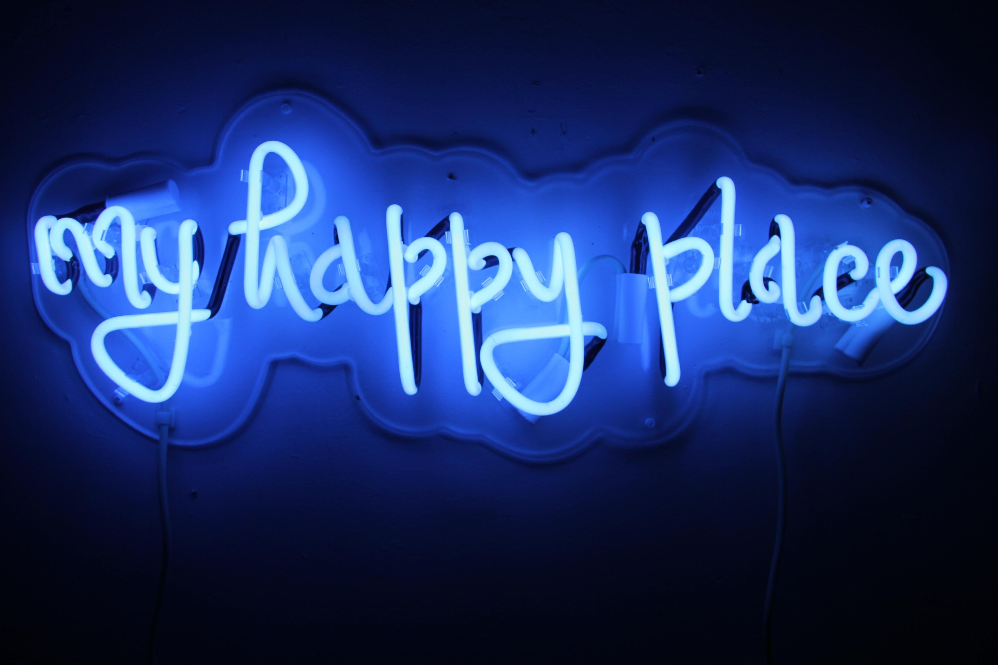 my happy place - neon art work - Contemporary Sculpture by Mary Jo McGonagle