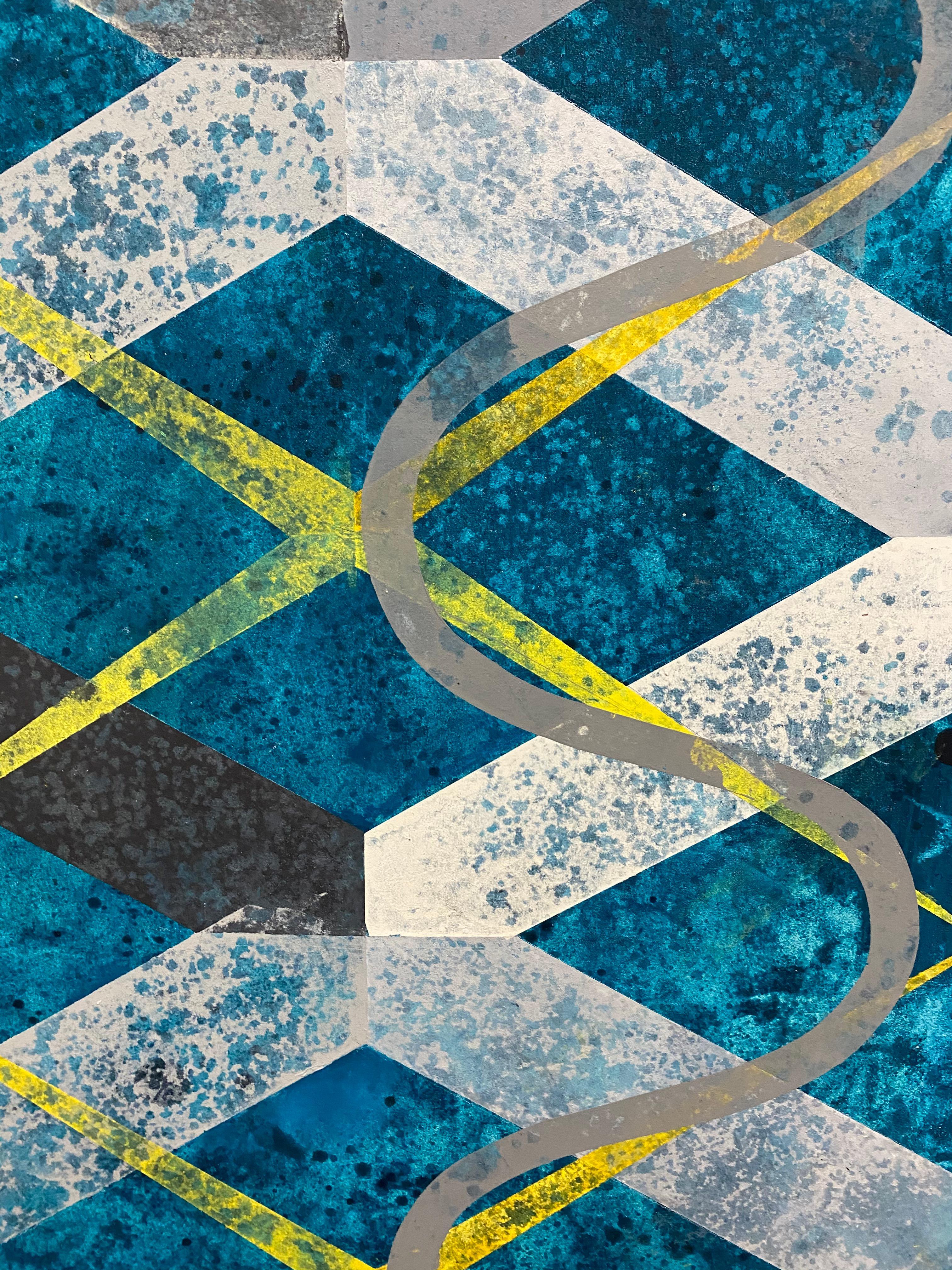 In questo dipinto astratto contemporaneo a olio su lino, uno sfondo verde turchese intenso dai toni Jewell è vibrante e accattivante con un motivo geometrico a strati di linee gialle e grigie. Firmato sul verso.

Mary Judge è un'artista innamorata