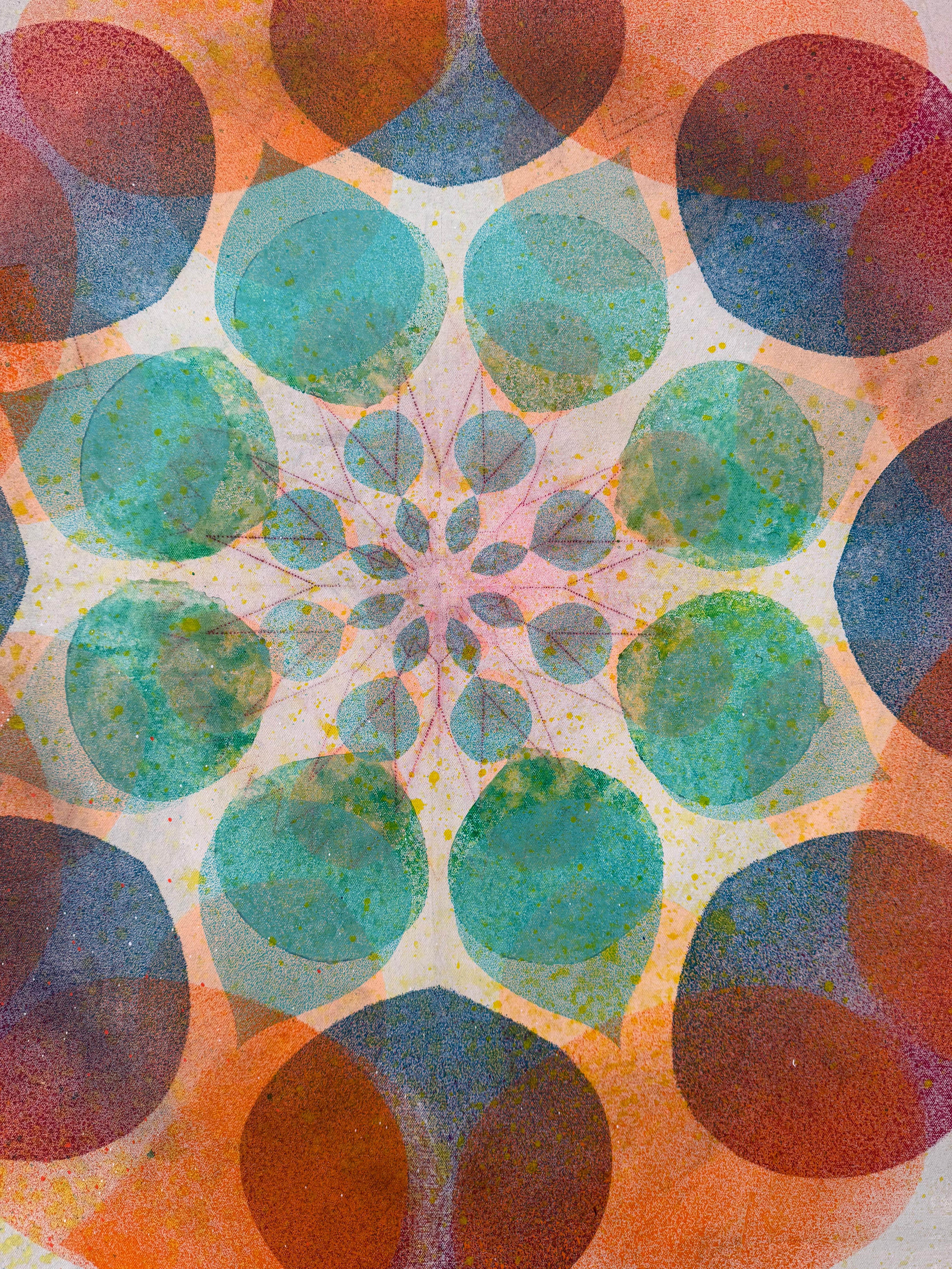 Kaleidoskop Korallenriff - Orange-Blau Geometrisches Blumen-Kreis-Mandala, 2025 (Beige), Abstract Painting, von Mary Judge
