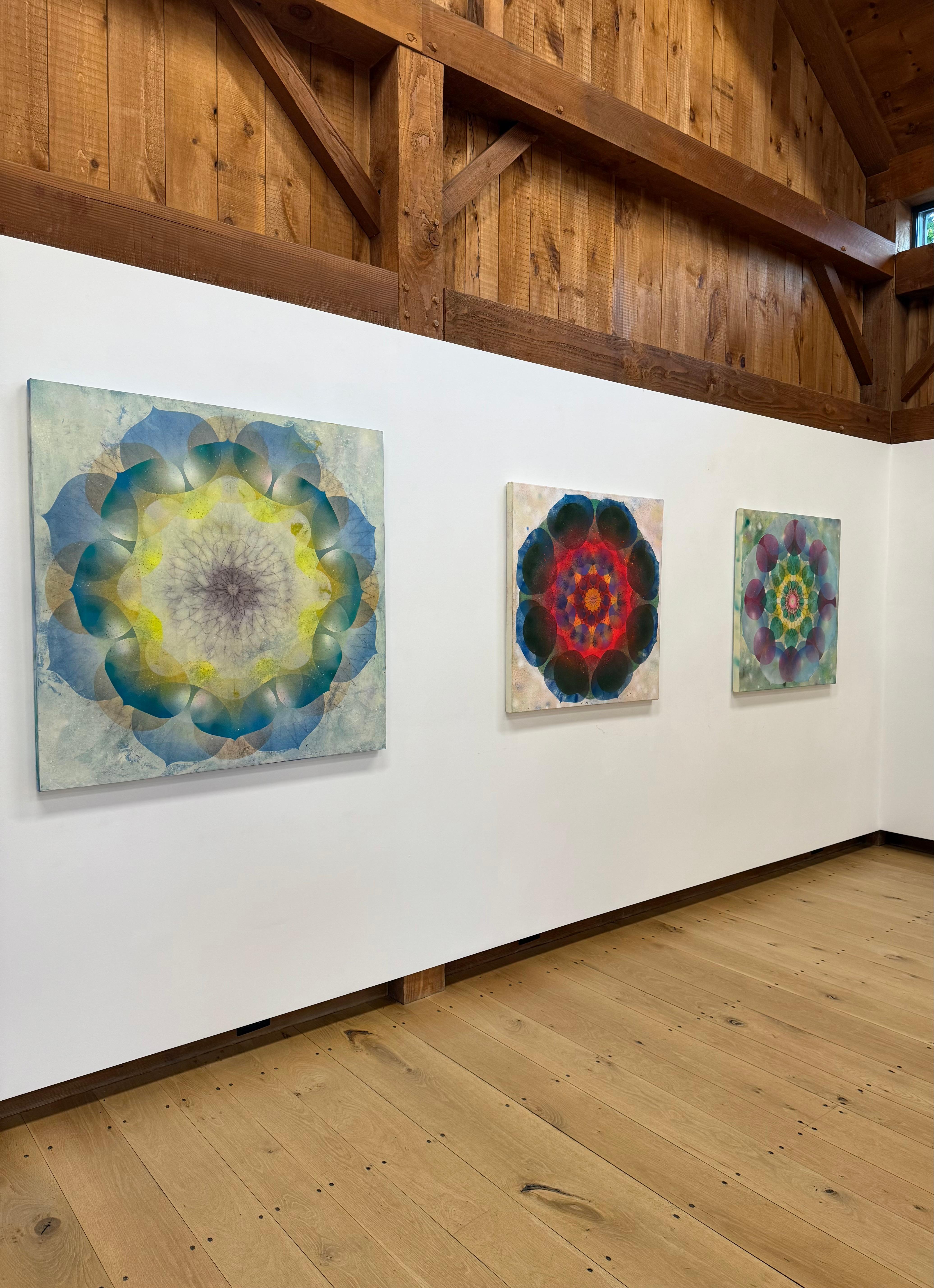 Kaleidoskop Pop Queen Anne - Blau Grün Gelb Geometrisches Blumenmandala, 2025 (Zeitgenössisch), Painting, von Mary Judge
