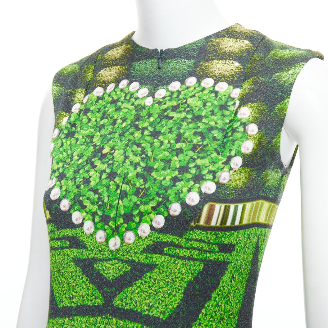 MARY KATRANTZOU 2012 Runway green heart garden party print shift dress UK10 M
Reference: MECG/A00018
Brand: Mary Katrantzou
Collection: FW 2012 - Runway
Material: Viscose, Cotton
Color: Green, Multicolour
Pattern: Photographic Print
Closure:
