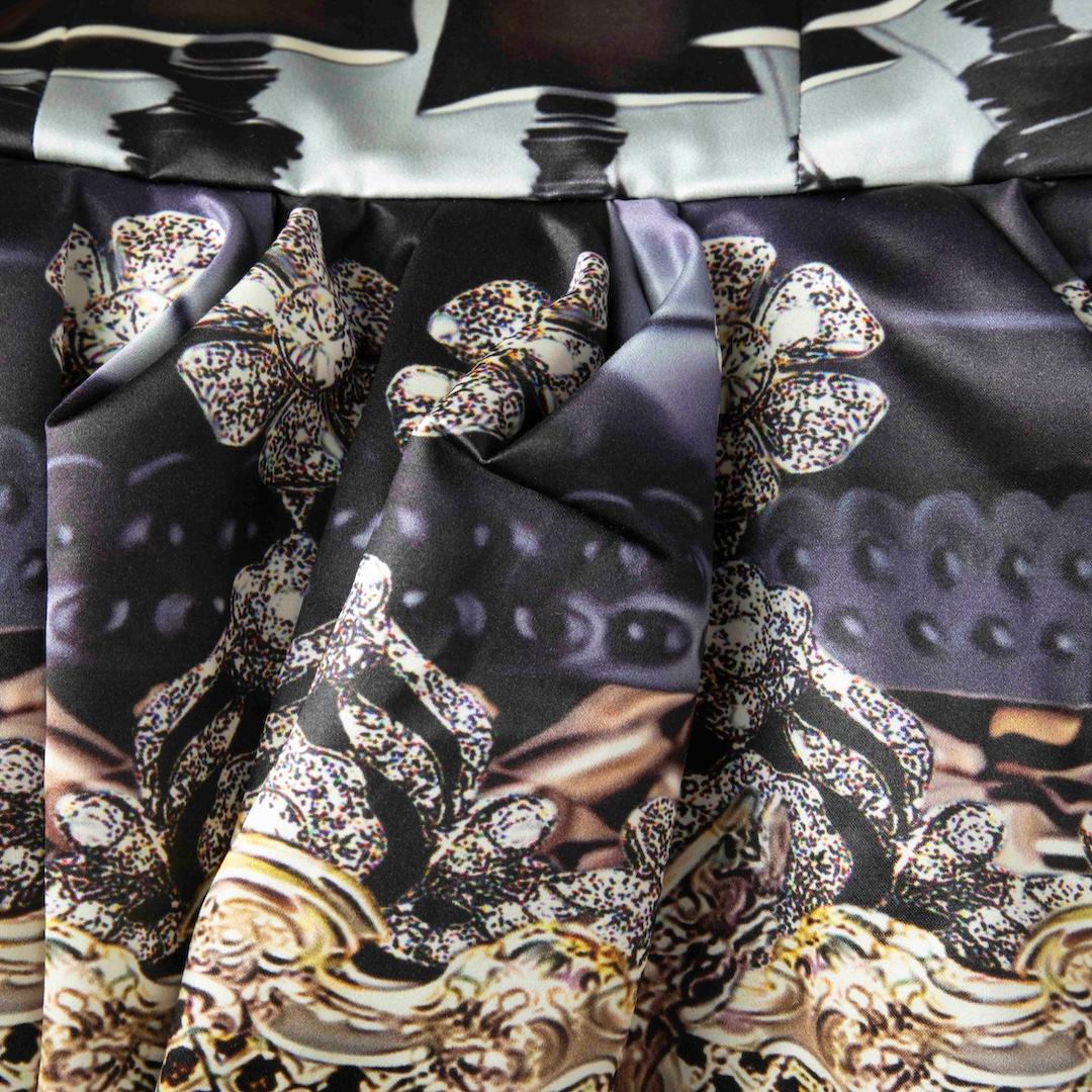Marron Mary Katrantzou Mini robe péplum en soie abstraite Taille M en vente