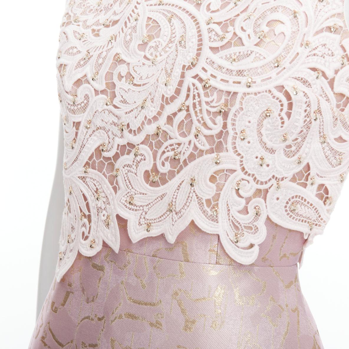 MARY KATRANTZOU blush gold jacquard crystal lace overlay bodice dress UK10 M
Reference: LACG/A00460
Brand: Mary Katrantzou
Material: Polyester, Silk
Color: Pink, Gold
Pattern: Floral
Closure: Zip
Lining: White Fabric
Extra Details: Back zip.
Made