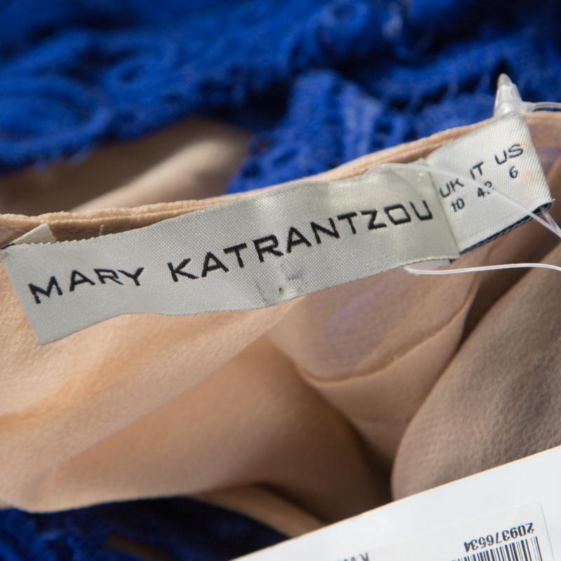 Mary Katrantzou - Robe droite Geri bleu cobalt à motif cachemire et dentelle Macrame superposée, taille M Excellent état - En vente à Dubai, Al Qouz 2