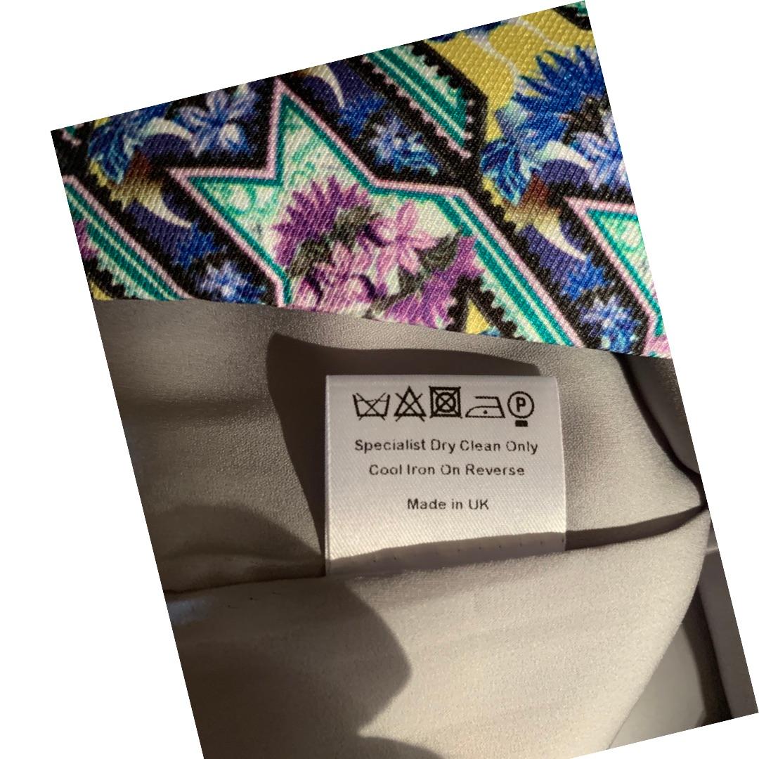 Mary Katrantzou UK Computer Generated Modern Floral Collection Skirt Size 8 In Good Condition For Sale In Palm Springs, CA