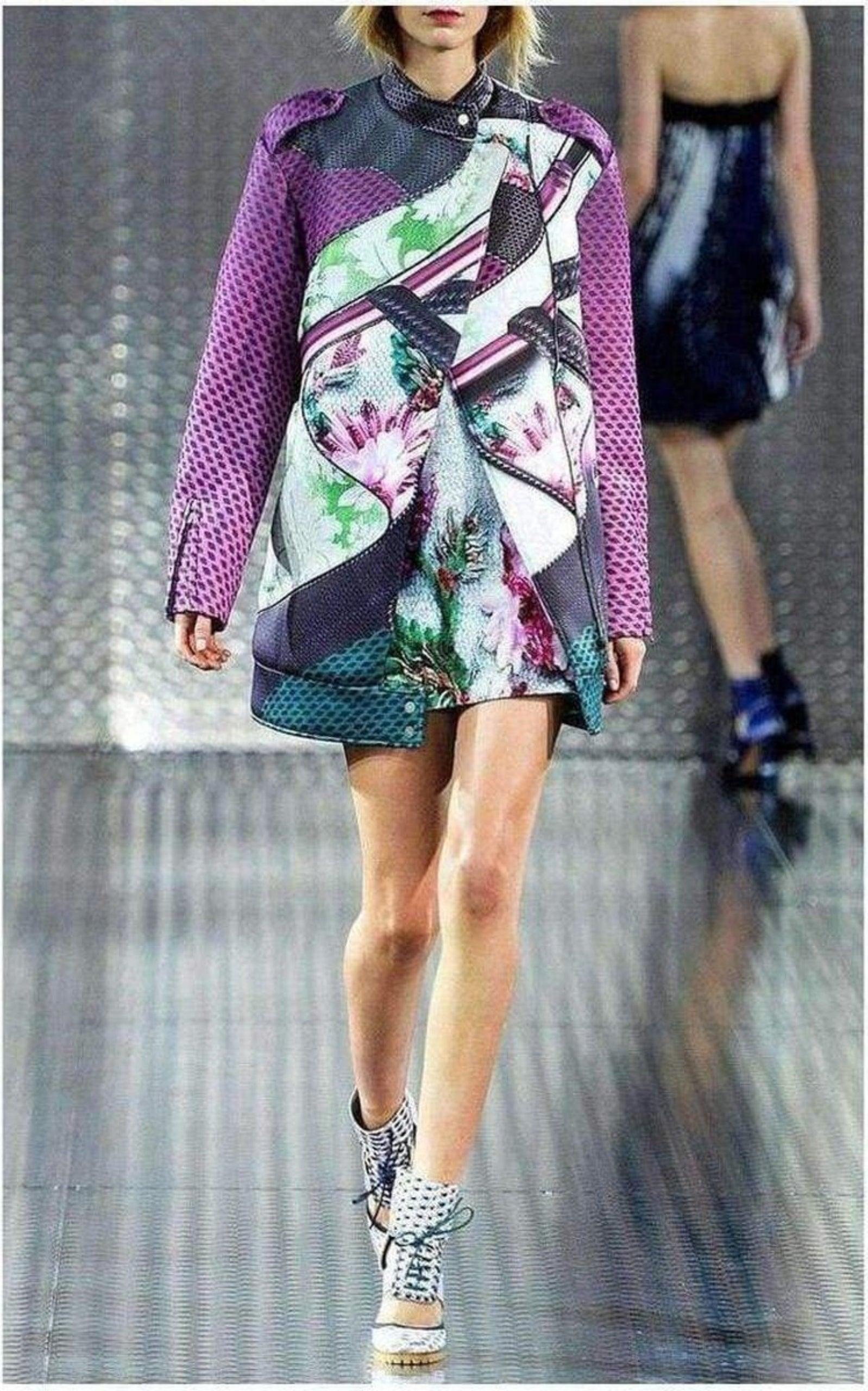 Floral-printed shift dress 
Sleeveless 
100% polyester 
Lining: cupro 
Fully lined 
Multi-Color 
Side zipper 
Dry clean 
Made in United Kingdom