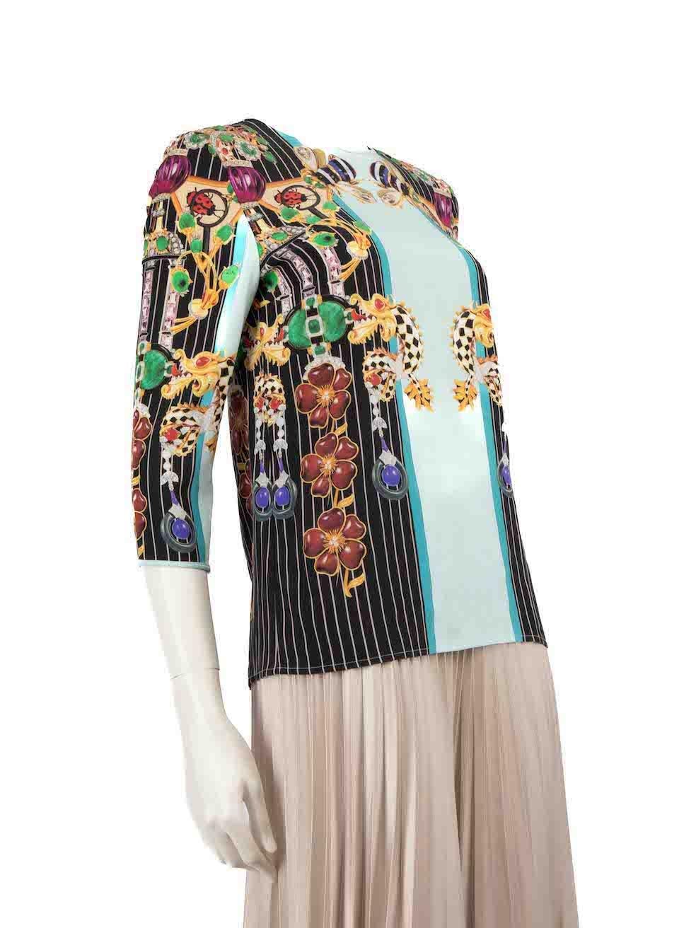 CONDITION is Very good. Minimal wear to the top is evident. Minimal wear to the top is seen with discolouration marks on the front and back neckline, front bottom and the right sleeve end with pulls to the weave on the back on this used Mary
