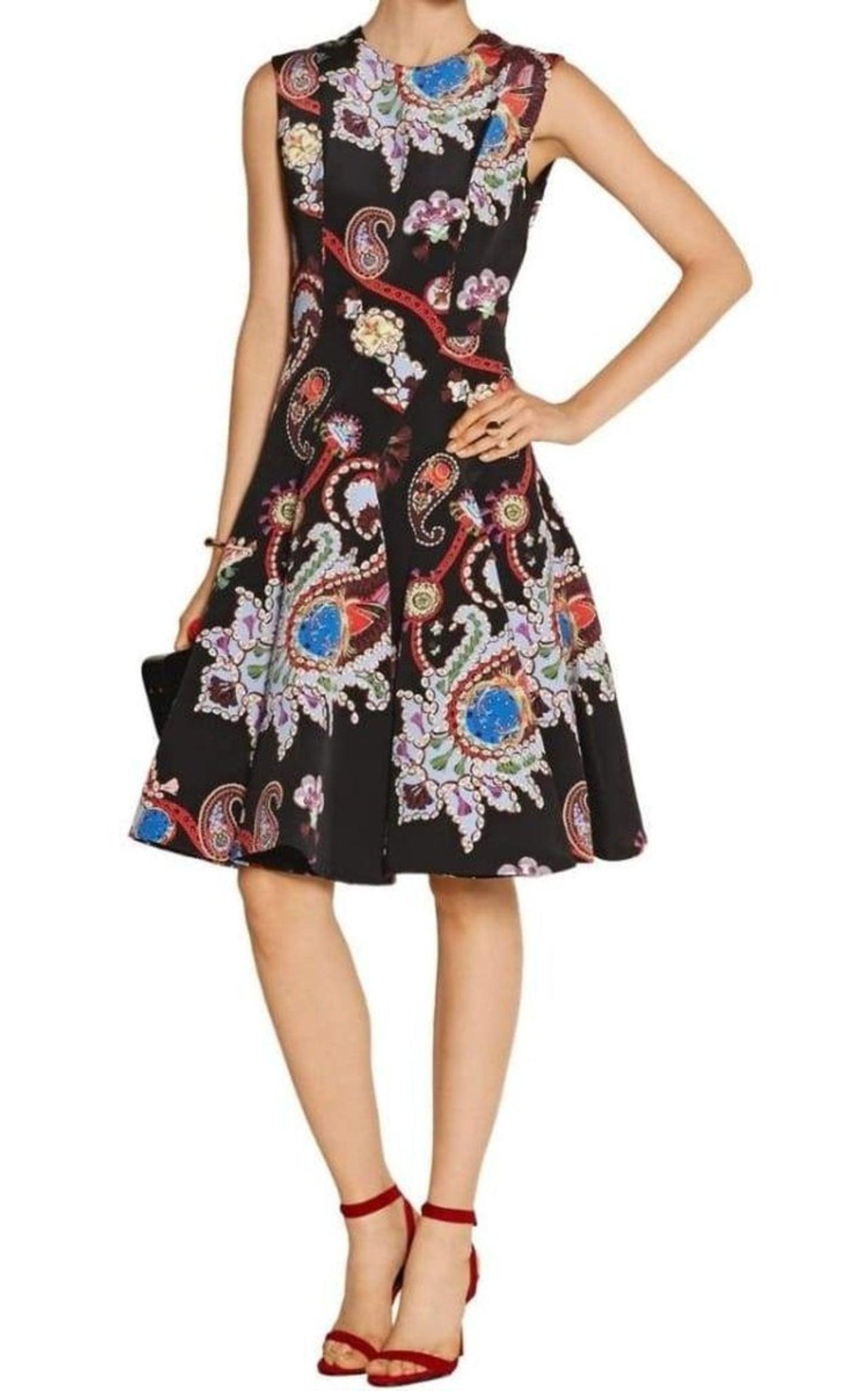 The easy shape – sleeveless with a flattering fluted hem – allows the remarkable, multicoloured paisley pattern to dominate.
Black, silk crepe
Multicoloured Urdu paisley-print
Round neck, sleeveless
Body-contour seams
Fluted hem
Centre-back