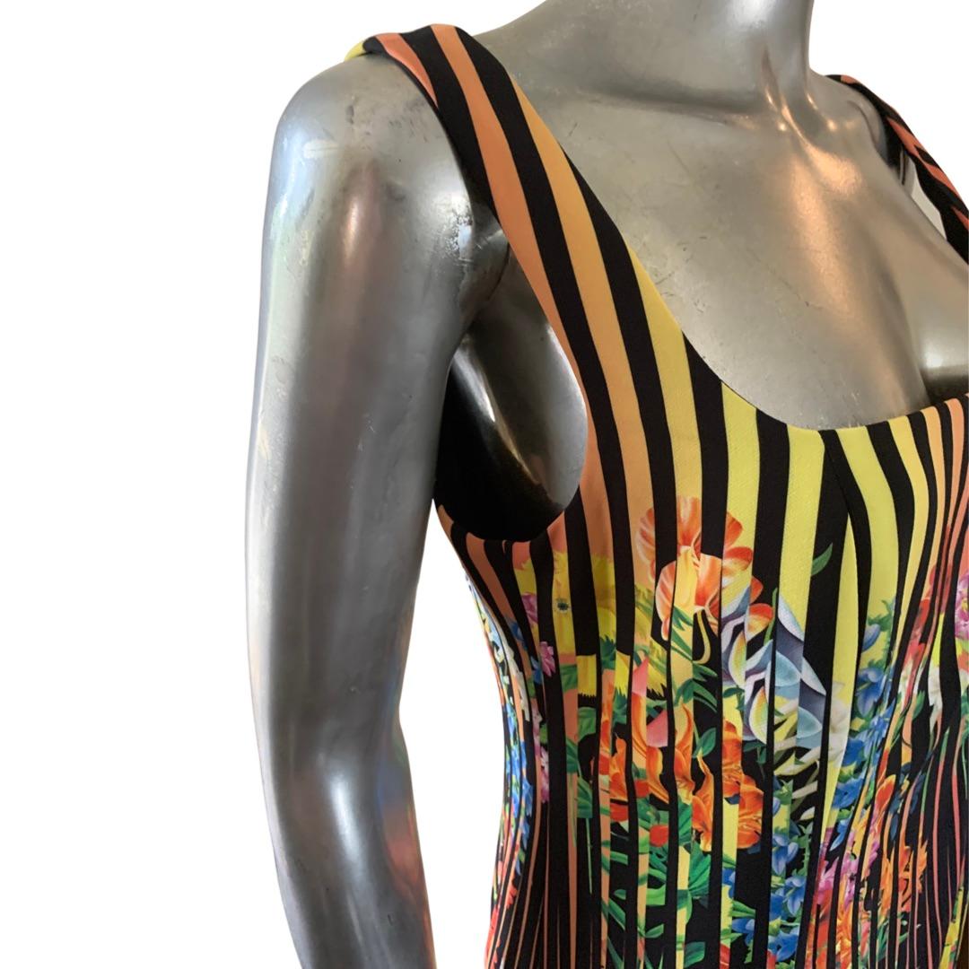 Mary Katrantzou Modernes geblümtes computerisiertes ärmelloses Sommerkleid, UK Größe 10 (Braun) im Angebot