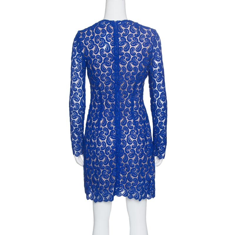 When it comes to dressing up in Mary Kartrantzou, you are sure to make a lasting impression. This sapphire blue Geri dress is made of 100% silk and features a beautiful paisley guipure lace pattern all over. It flaunts a round neckline, long sleeves