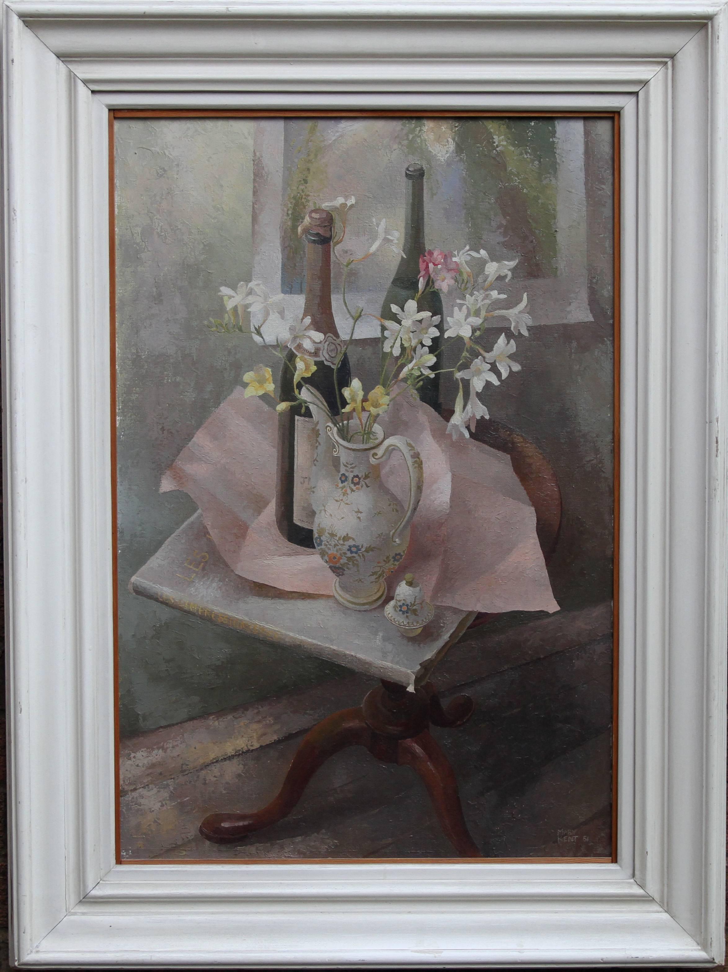 Mary Kent Harrison Still-Life Painting – Französische Kaffeekanne – britische Ausstellungskunst 1960er Jahre, Blumenstillleben, Ölgemälde