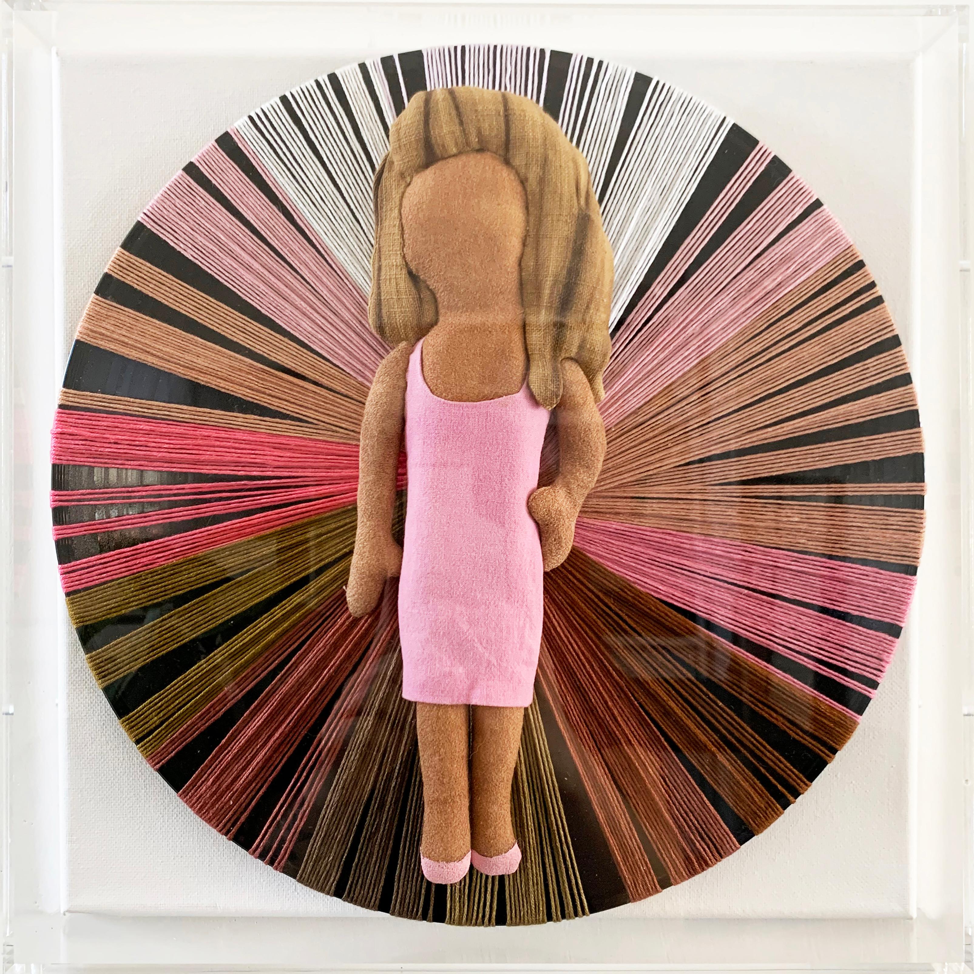 Sa voix  - Fil de poupées tissé à la main enveloppé sur des disques vinyles dans des boîtiers acryliques en vente 2