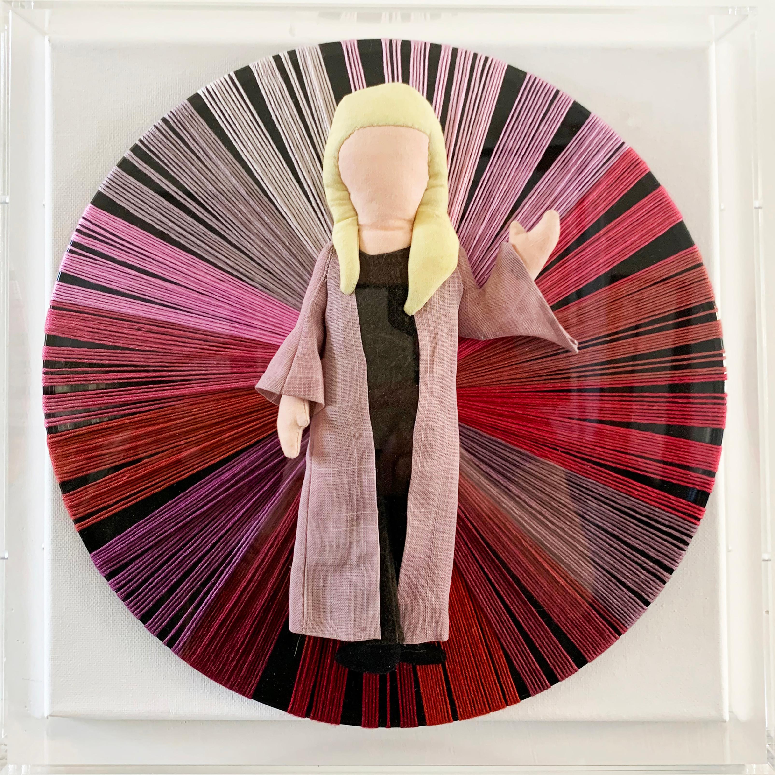 Sa voix  - Fil de poupées tissé à la main enveloppé sur des disques vinyles dans des boîtiers acryliques en vente 5