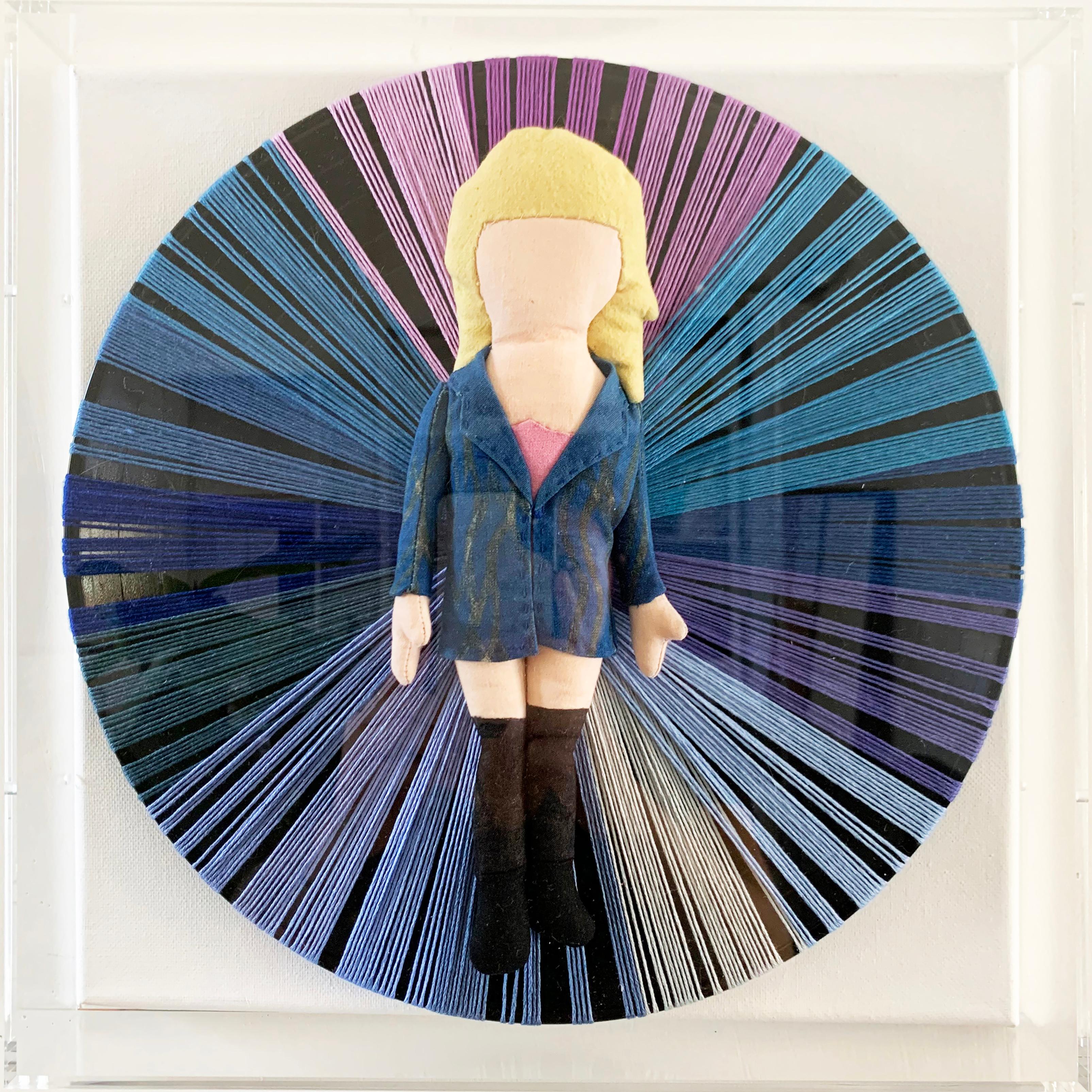 Sa voix  - Fil de poupées tissé à la main enveloppé sur des disques vinyles dans des boîtiers acryliques en vente 7