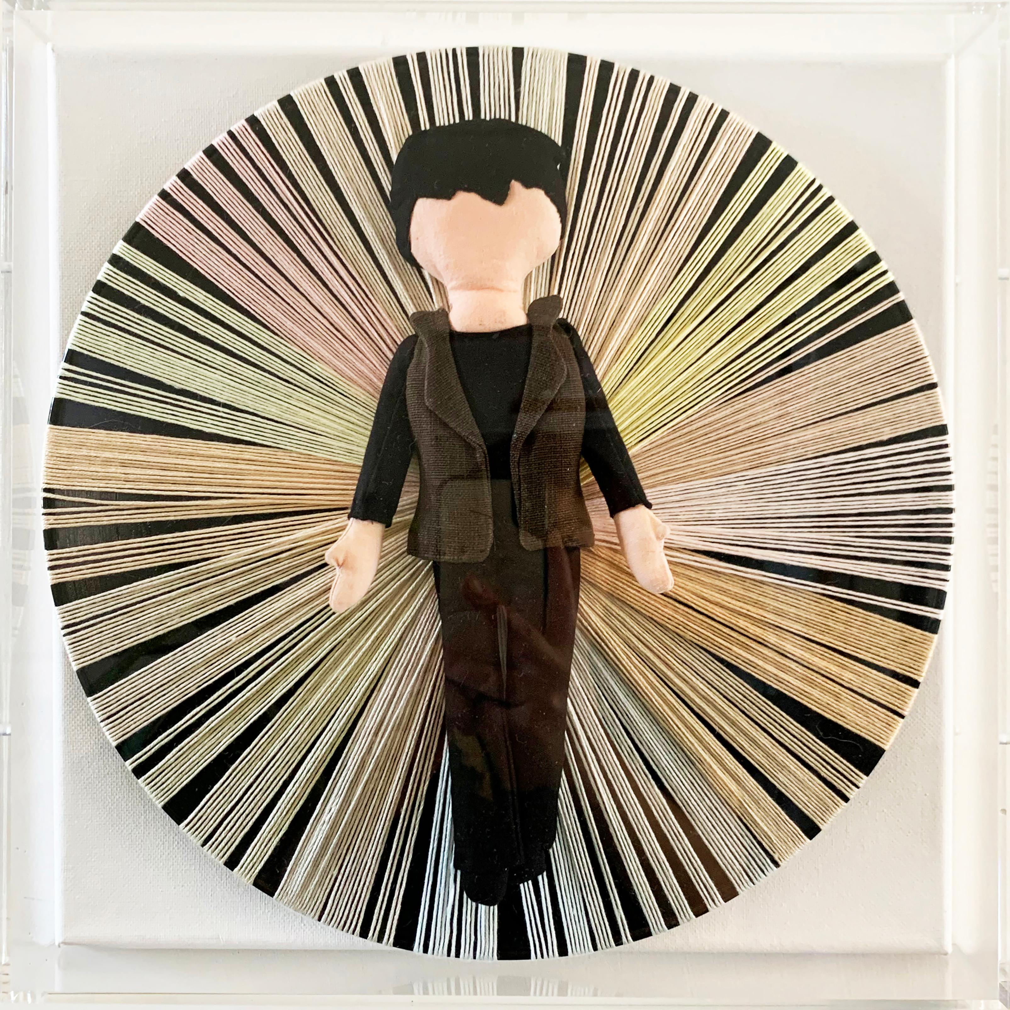 Sa voix  - Fil de poupées tissé à la main enveloppé sur des disques vinyles dans des boîtiers acryliques en vente 9