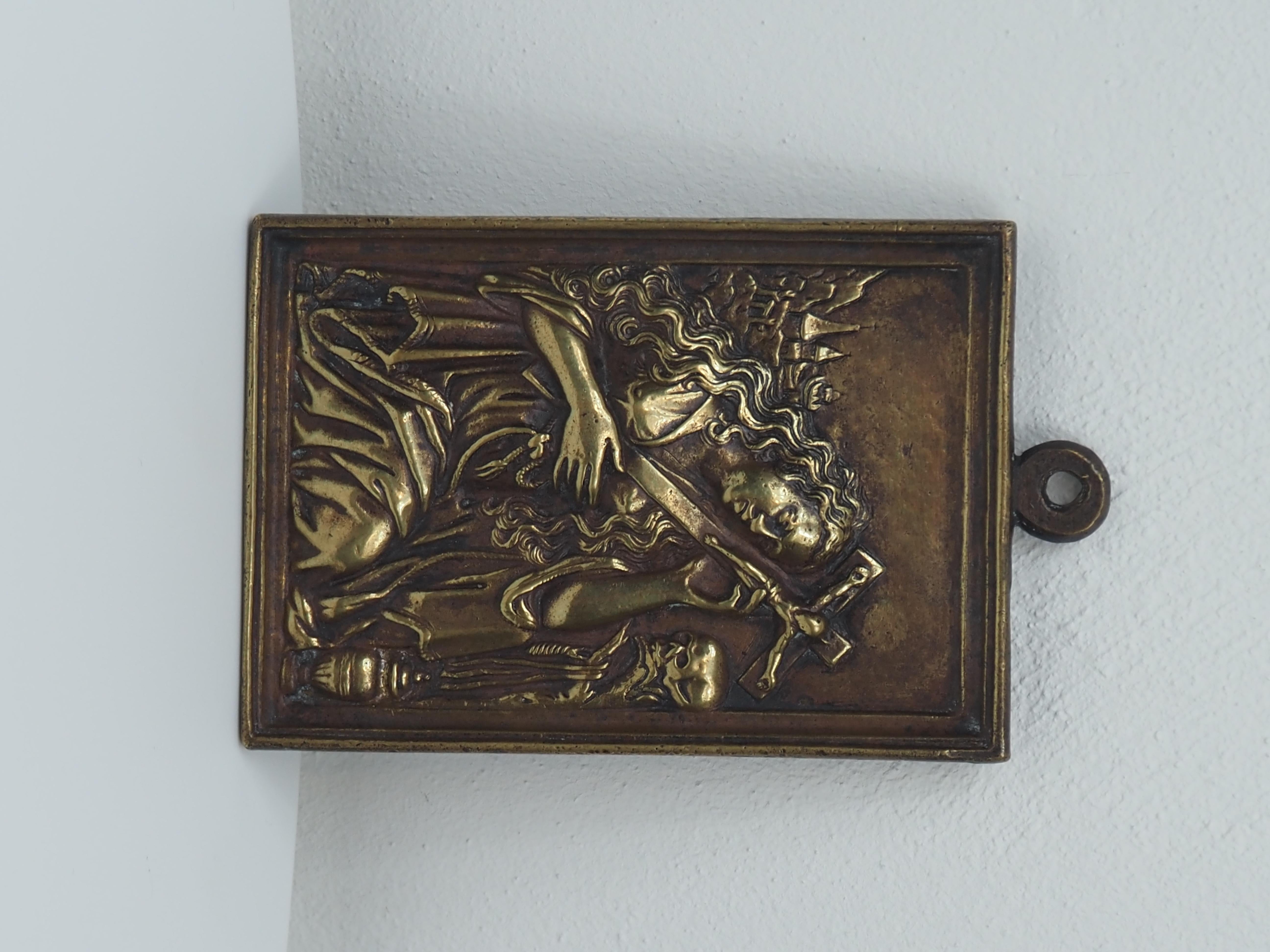 Sainte Marie-Madeleine en pénitence
Relief en bronze coulé
Europe (probablement Espagne), vers 1600/17e siècle
Dimensions : 11,3 × 7 cm : 11,3 × 7 cm.

Ce relief en bronze finement moulé représente sainte Marie-Madeleine agenouillée en contemplation
