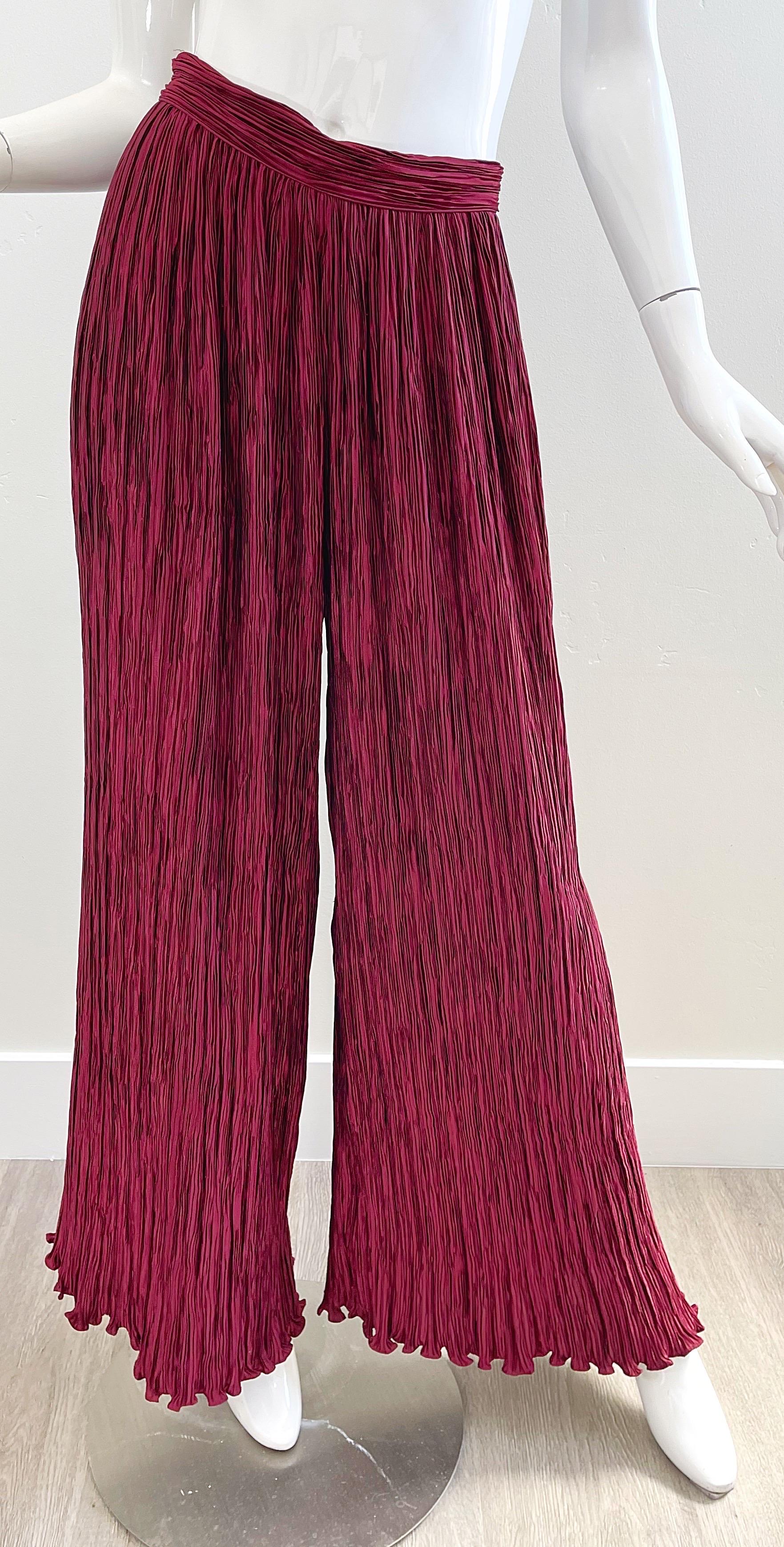Mary McFadden Couture 1990s Burgundy Size 4 Pleated Wide Leg Palazzo 90s Pants  In Excellent Condition For Sale In San Diego, CA