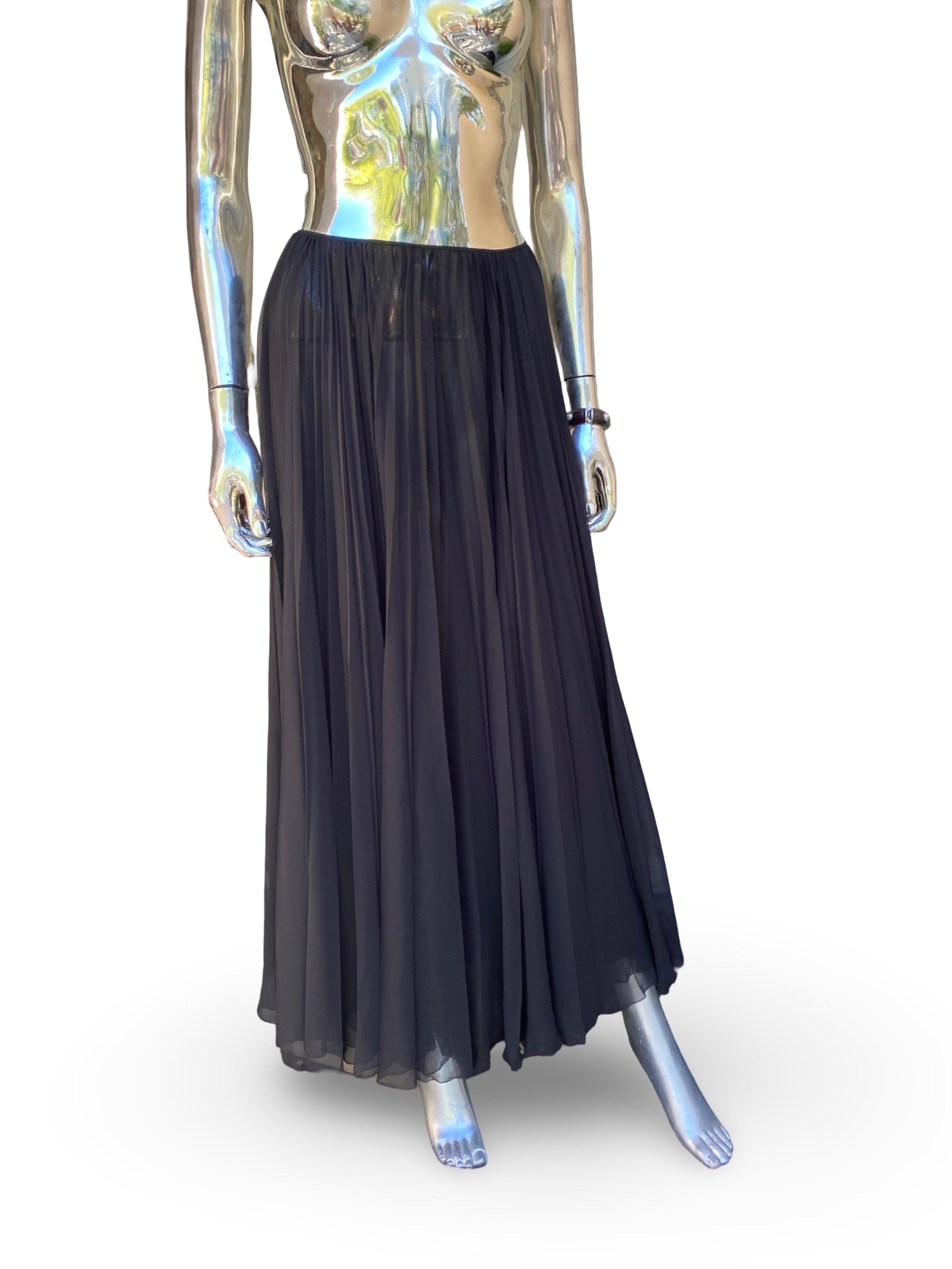 Mary McFadden COUTURE Jupe plissée en mousseline noire Taille 6 en vente 7