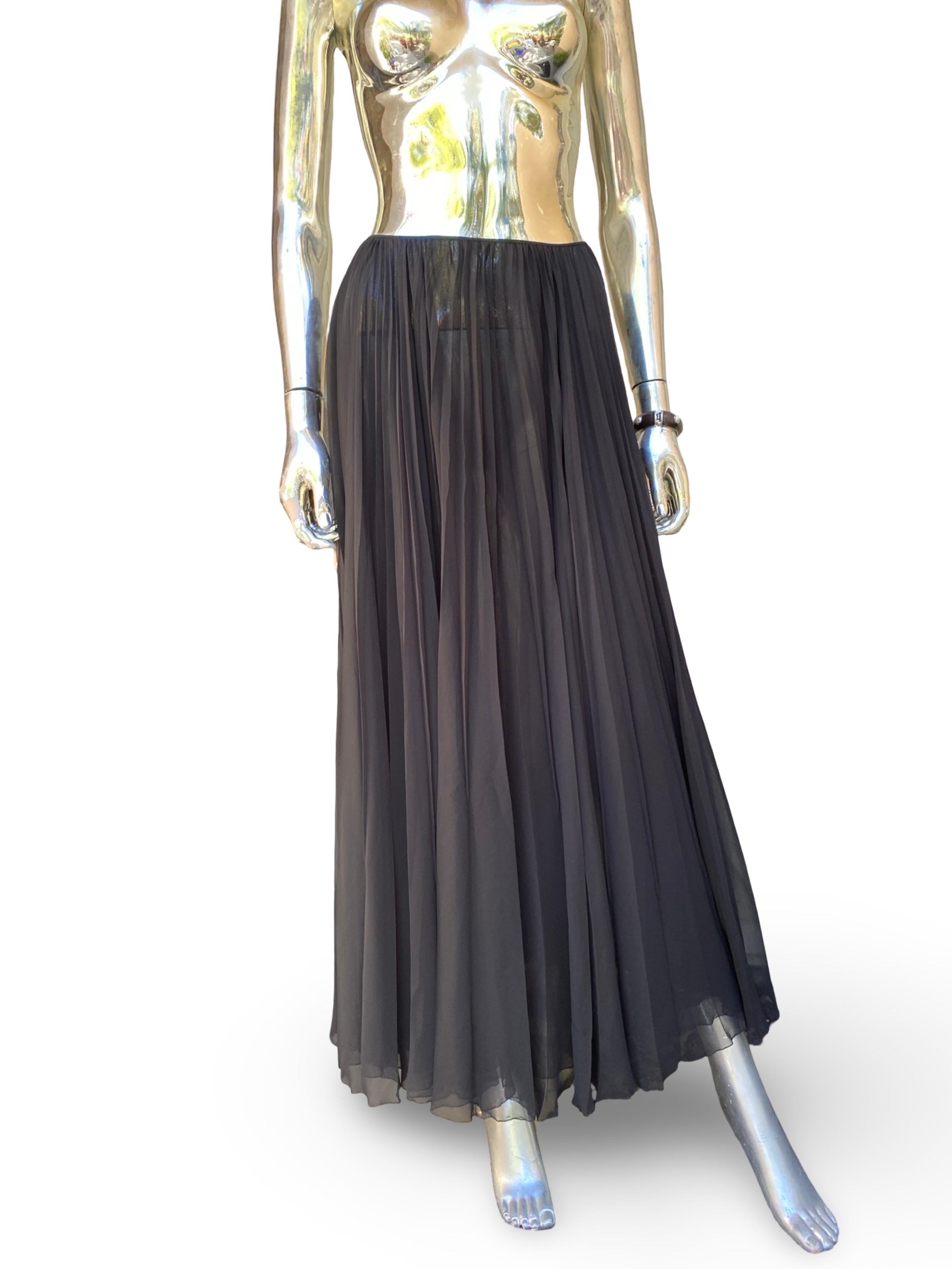 Mary McFadden COUTURE Jupe plissée en mousseline noire Taille 6 Pour femmes en vente