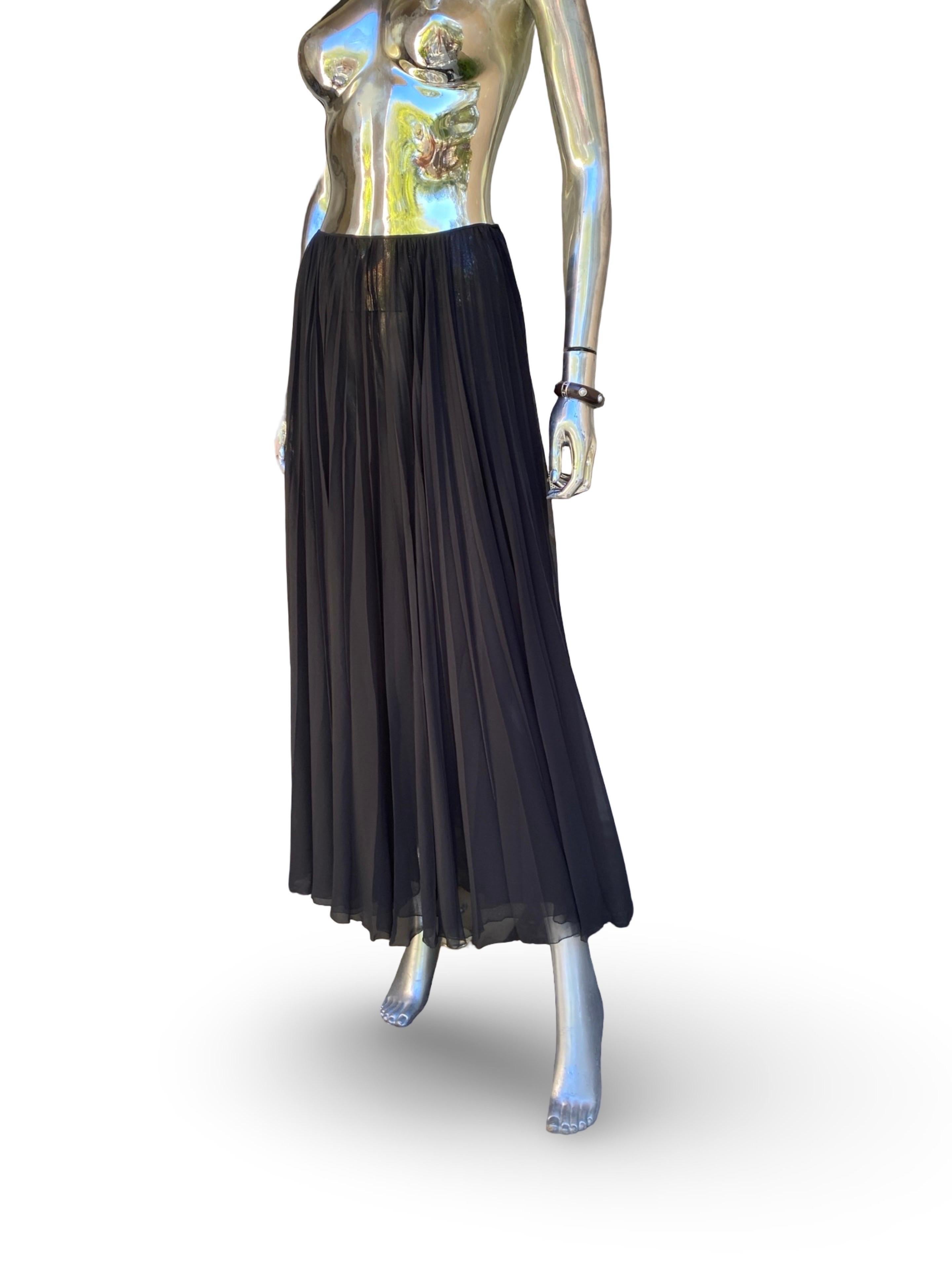 Mary McFadden COUTURE Jupe plissée en mousseline noire Taille 6 en vente 1