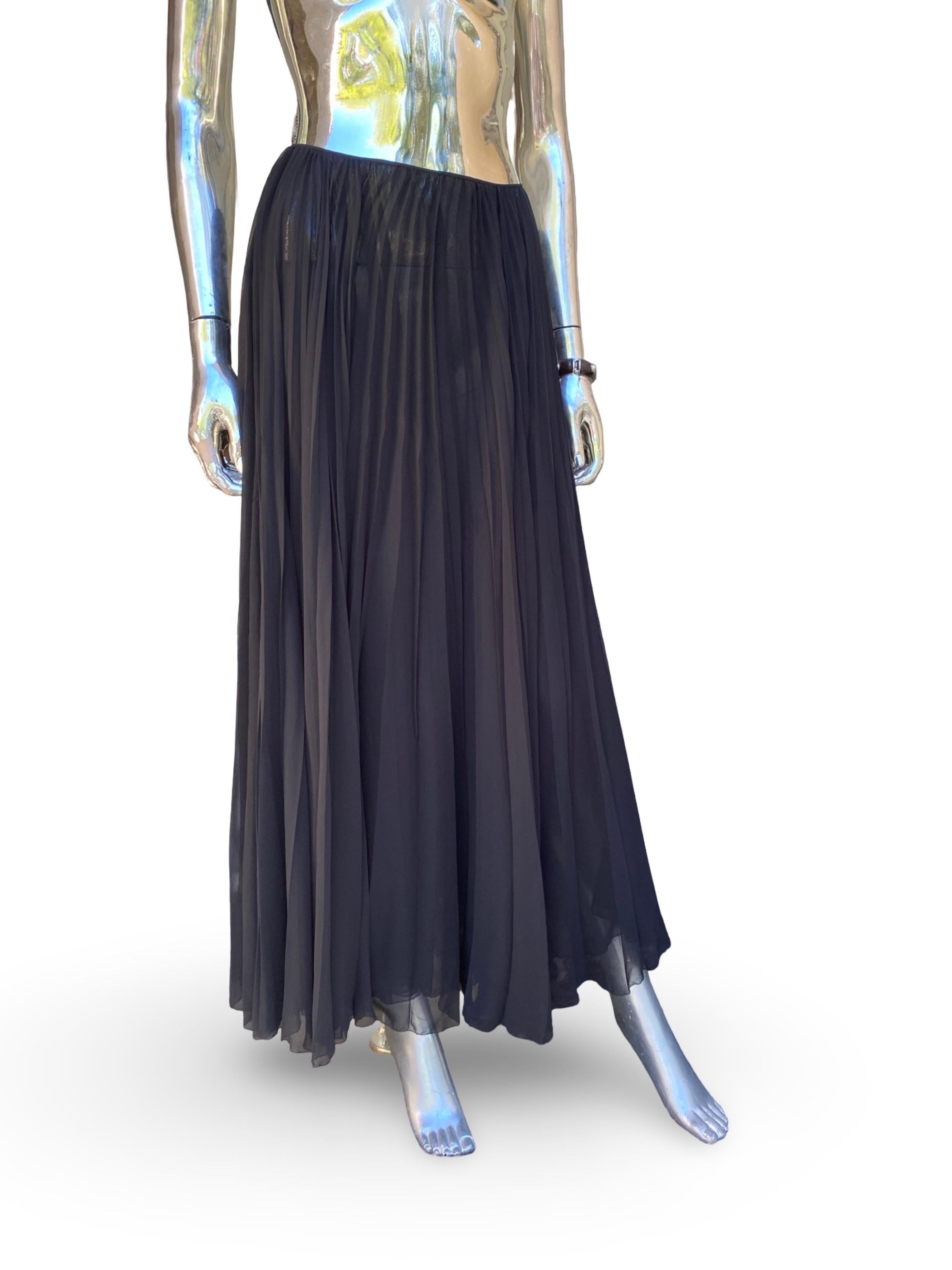 Mary McFadden COUTURE Jupe plissée en mousseline noire Taille 6 en vente 2