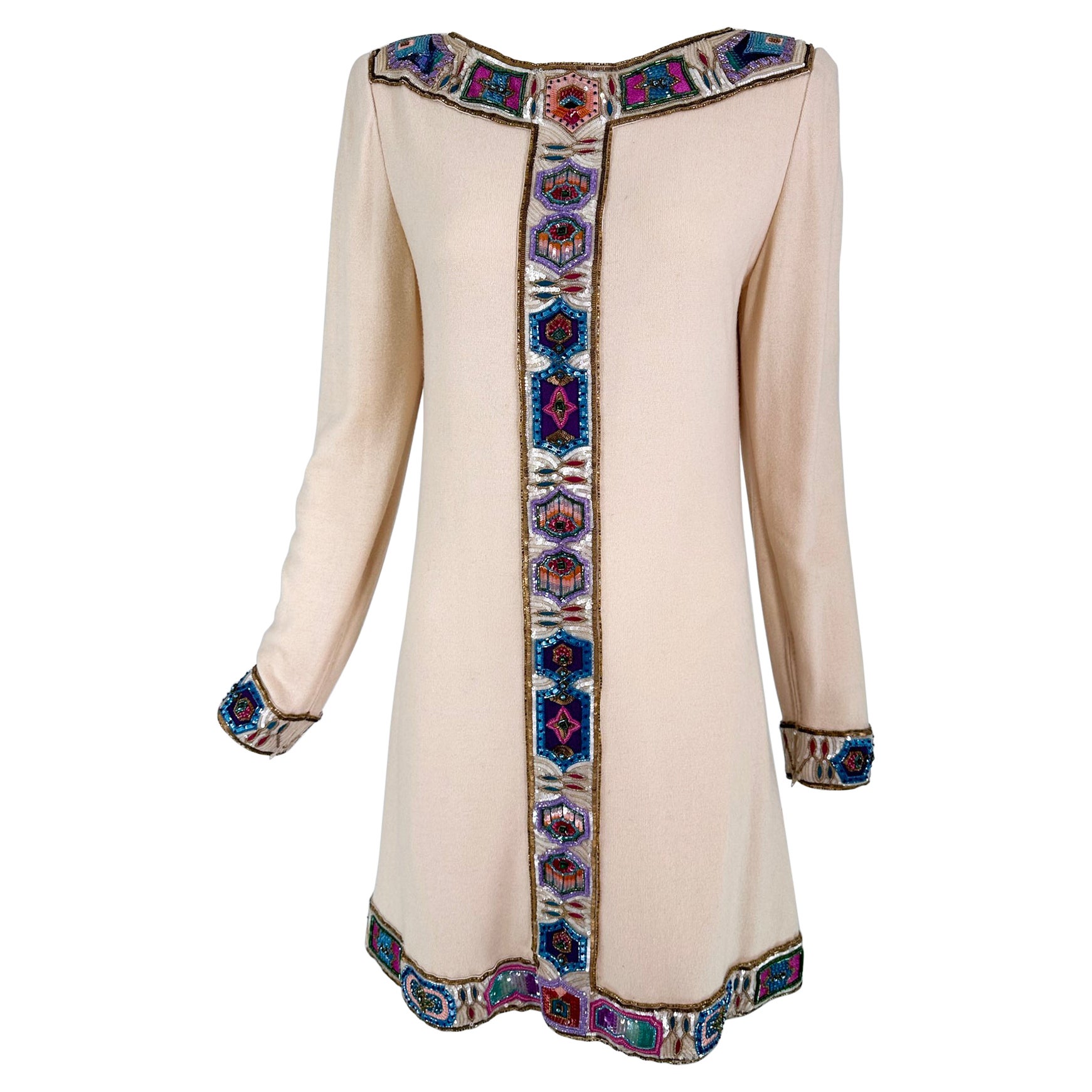 Mary McFadden, abito a tunica in maglia di cachemire color panna con rifiniture in paillettes, anni '70, 12 in vendita