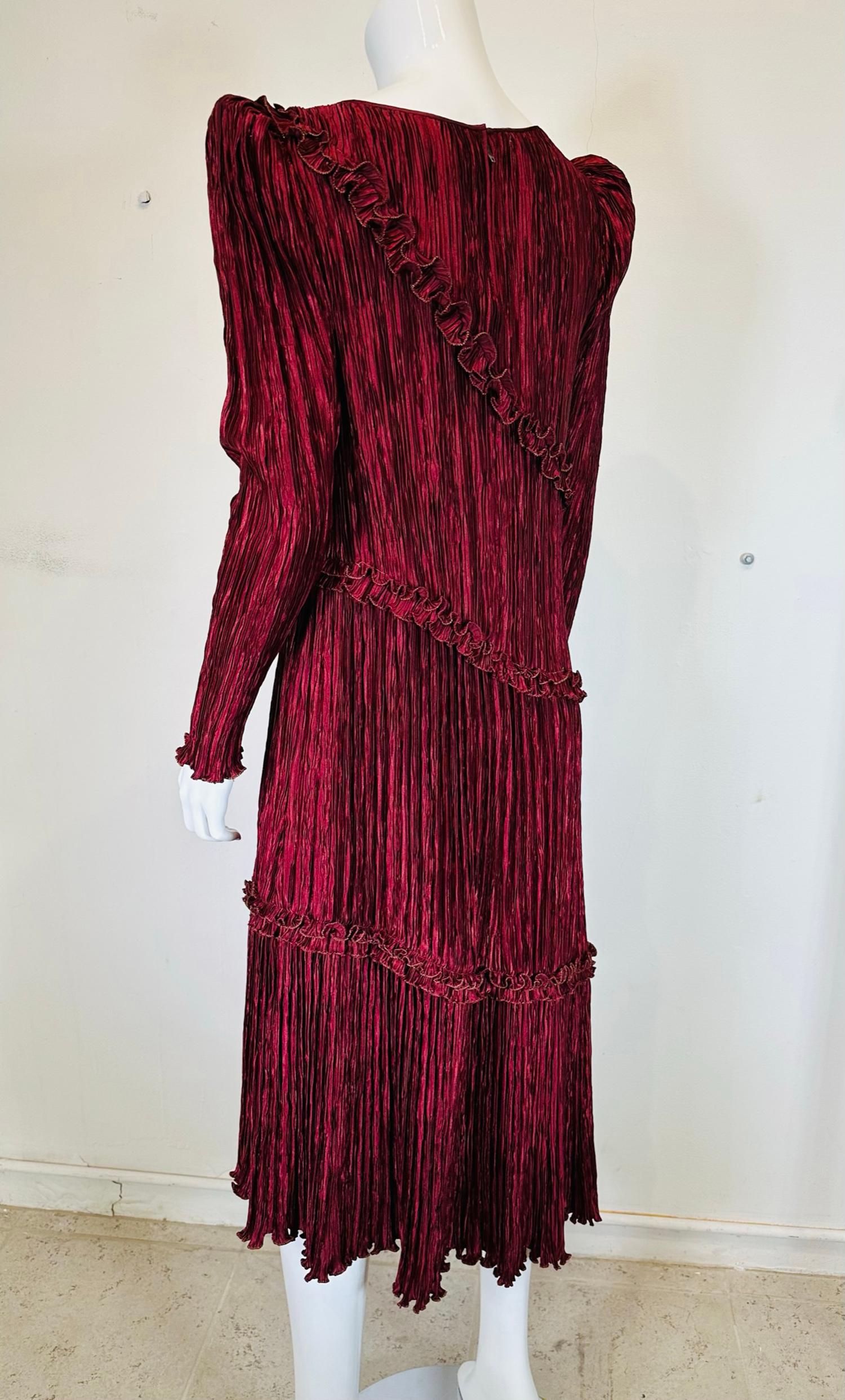 Mary McFadden Garnet & Gold Pleated Peaked Shoulder Asymmetrical Hem Dress 1970s For Sale 3