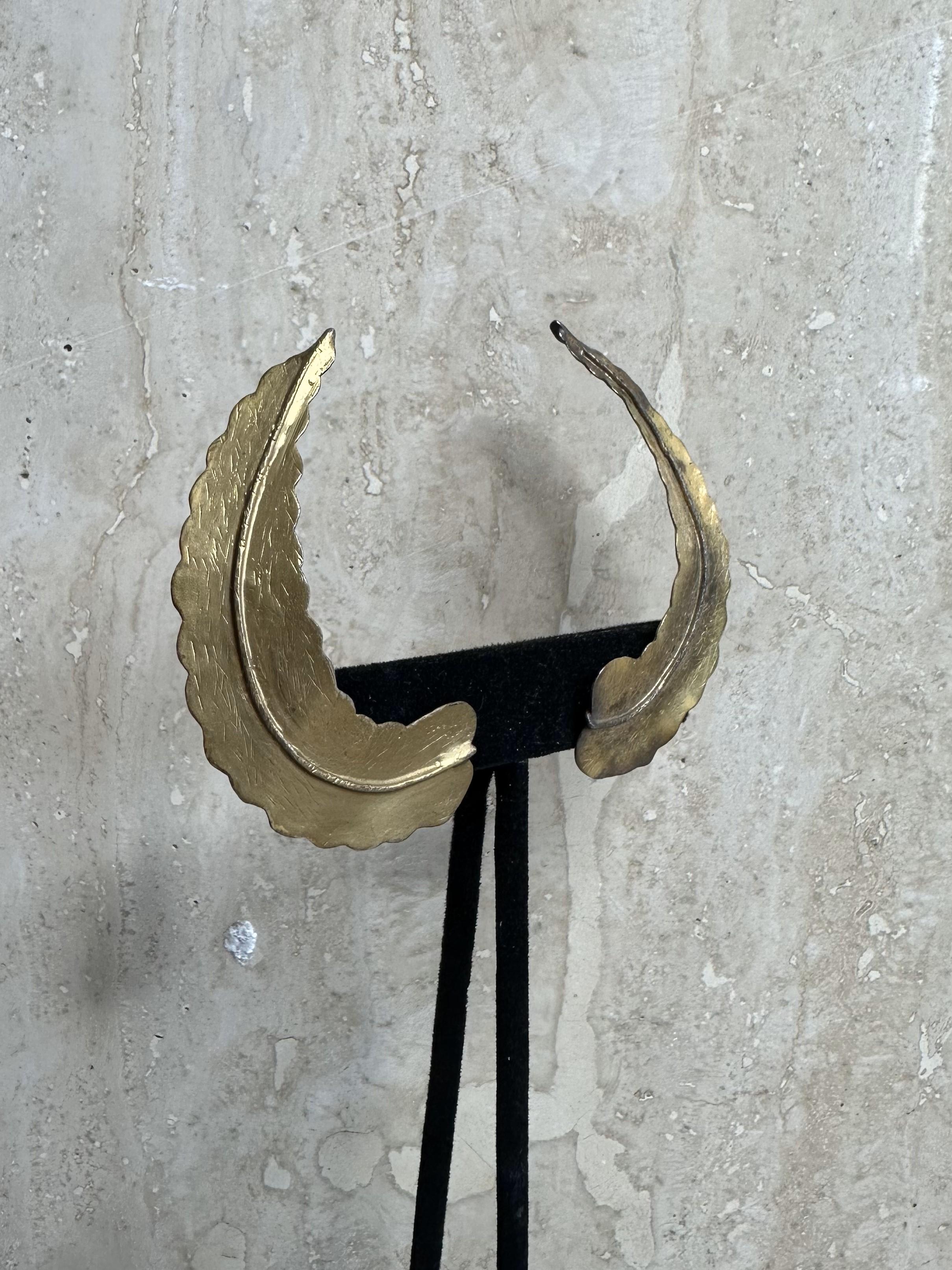 Mary McFadden Monumental Leaf Earrings In Good Condition For Sale In Lake Worth Beach, FL