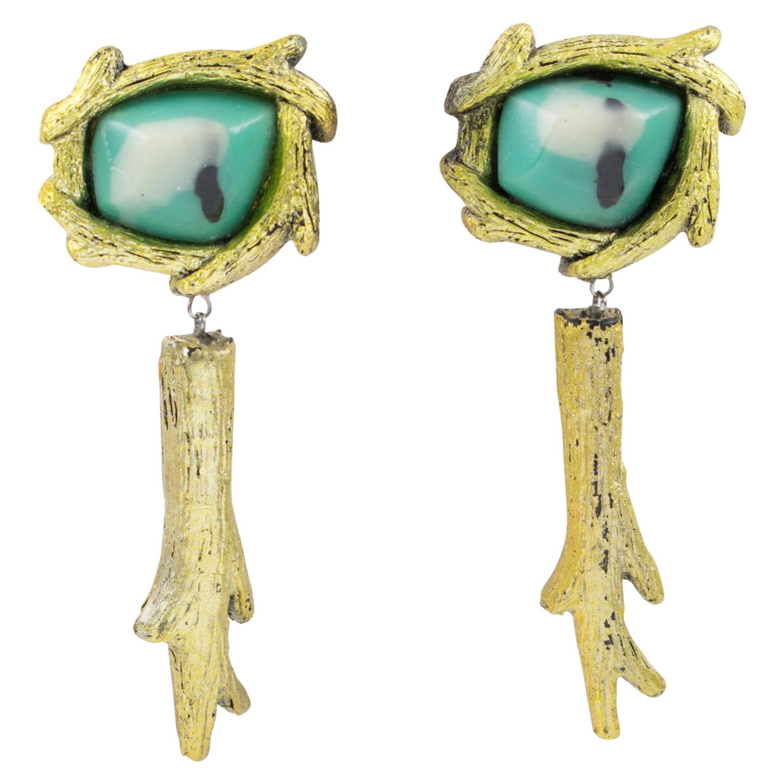 Boucles d'oreilles à clip en résine moulée dorée de Mary Oros en vente