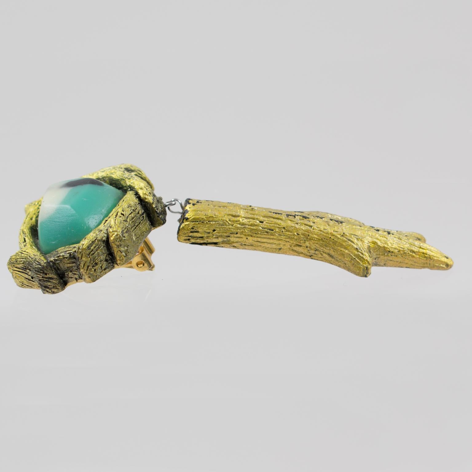 da uomo o donna Orecchini a clip in resina dorata di Mary Oros con cabochon in resina turchese in vendita