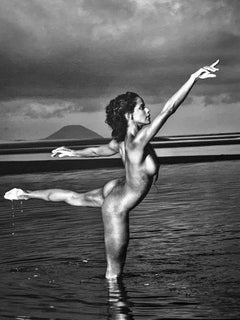Mary Pio, Photography: Arabesque. Black and white, 2014